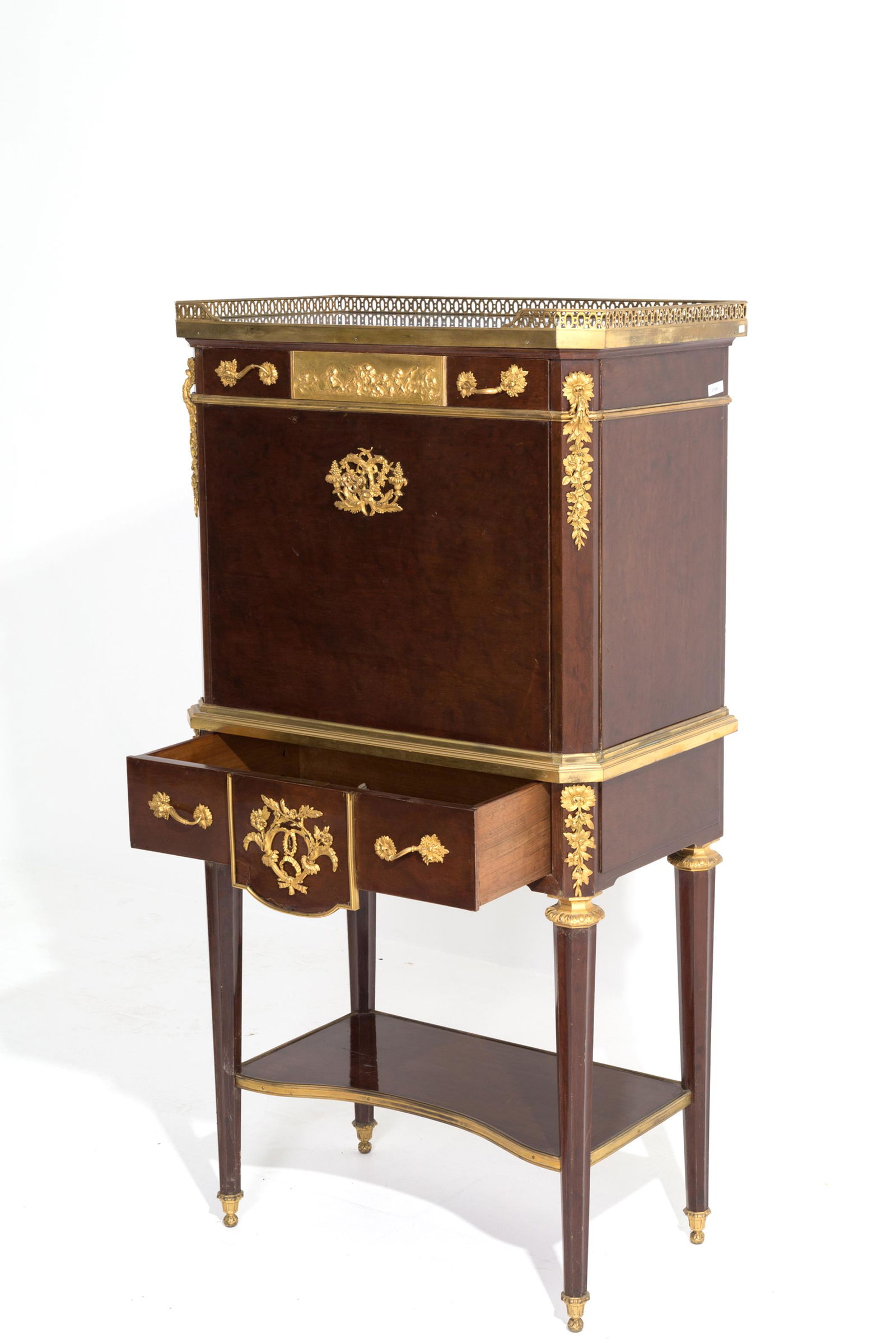 Wooden, bronze and marble secretaire. 19th c: Secretaire in mogano finemente intagliato e dorato con finiture in bronzo, piano in marmo e gambe rastremate. XIX secolo. Mis. Lung. cm. 66 Alt. cm. 125 Prof. cm. 38 ca. Val. 10000/15000