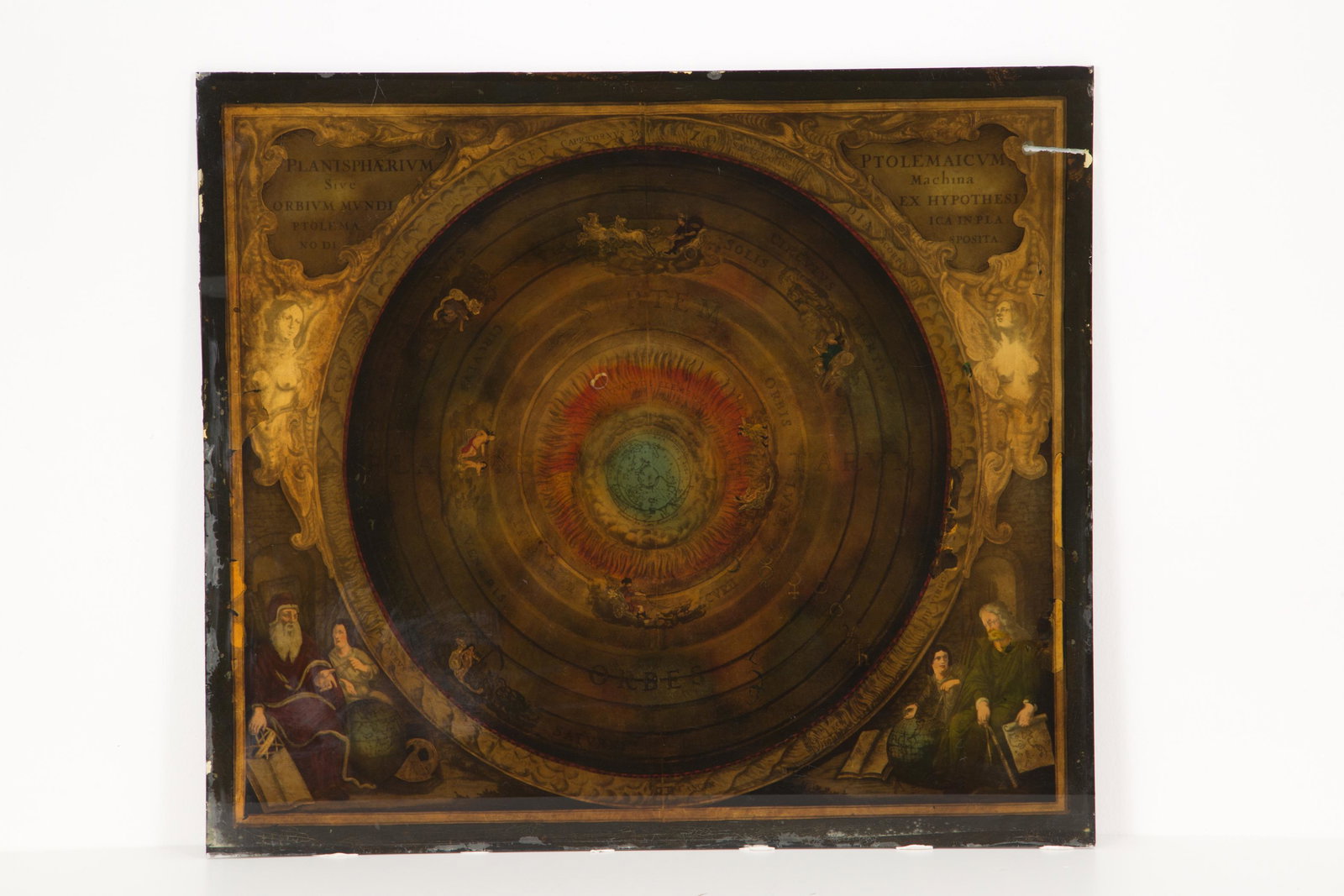 Glass-sealed painting from HARMONIA MACROCOSMICA: Dipinto sottovetro con soggetto tratto dall'incisione su rame dell'atlante Universale Harmonia Macrocosmica di Andreas Cellarius, Amsterdam 1661. XIX secolo. Mis. Lung. cm. 64.5 Alt. cm. 73 ca. Val. 2