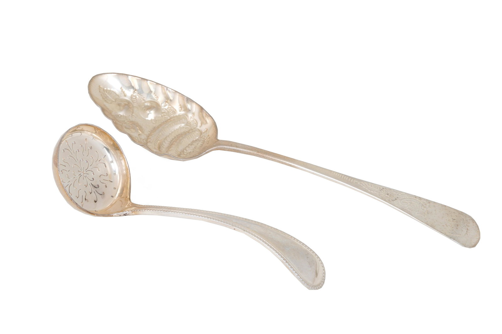 Two silver spoons, gr. 110 ca. 20th century: Due mestoli in argento, gr. 110 ca. complessivi. XX secolo. Val. 50/80