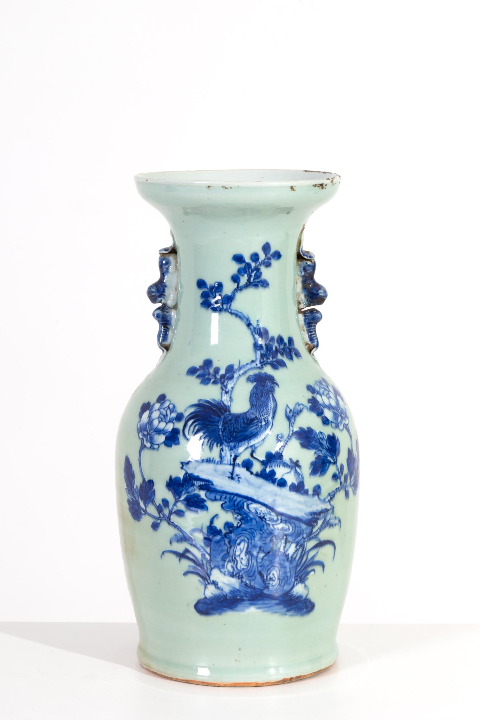 Celadon vase with blue decorations. China. 19th c: Vaso in porcellana celadon con decorazioni blu cobalto. Cina. XIX secolo. Mis. Alt. cm. 42 ca. Val. 400/700