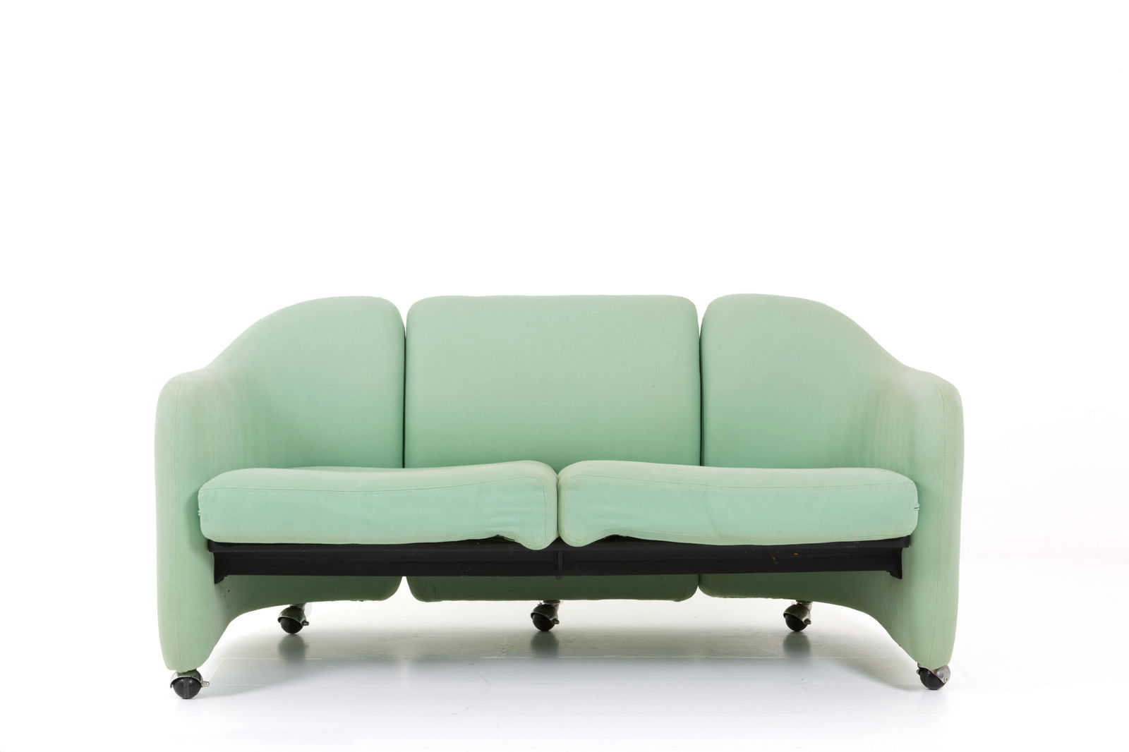 O. BORSANI & E. GERLI. Two A142 sofas. TECNO. 60s: OSVALDO BORSANI (Varedo, 1911 - Milano, 1985) e EUGENIO GERLI (Milano, 1923-2013) per TECNO. Divano due posti modello a142, imbottito e rivestito in stoffa color verde acqua. Anni '60. Pubblicato in G