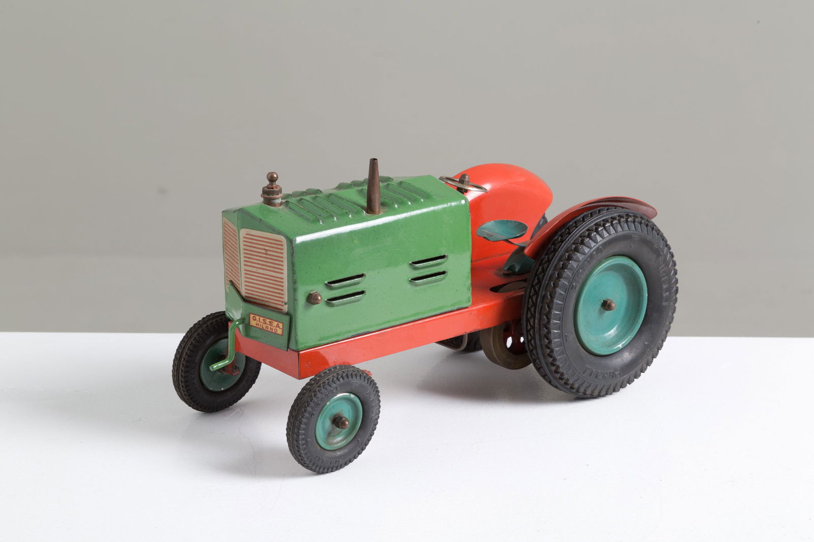 Tractor in painted metal sheet GISEA MILANO (1 of 5)