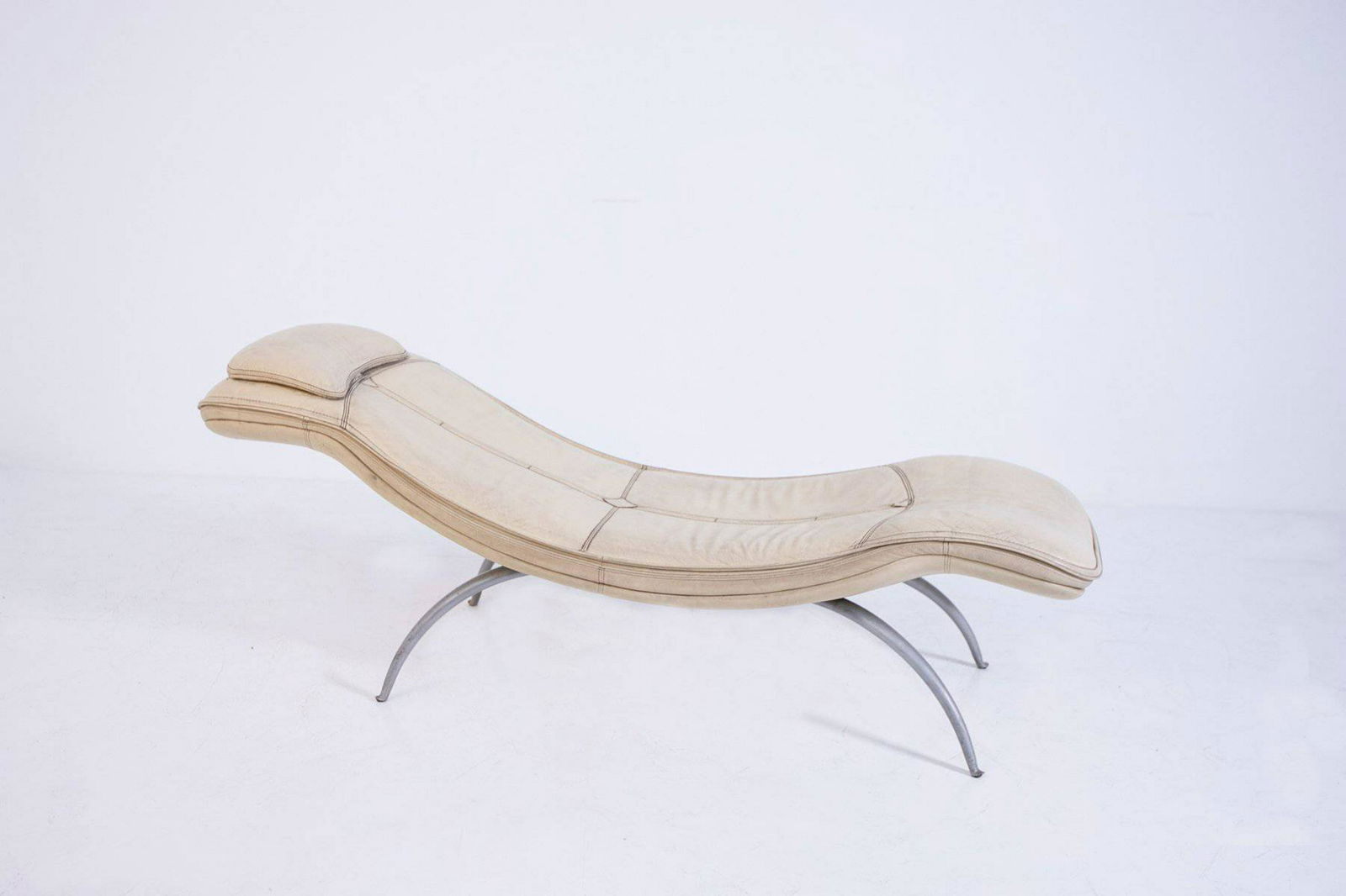 Leather chaise longue. MOROSO. 1970s (1 of 5)