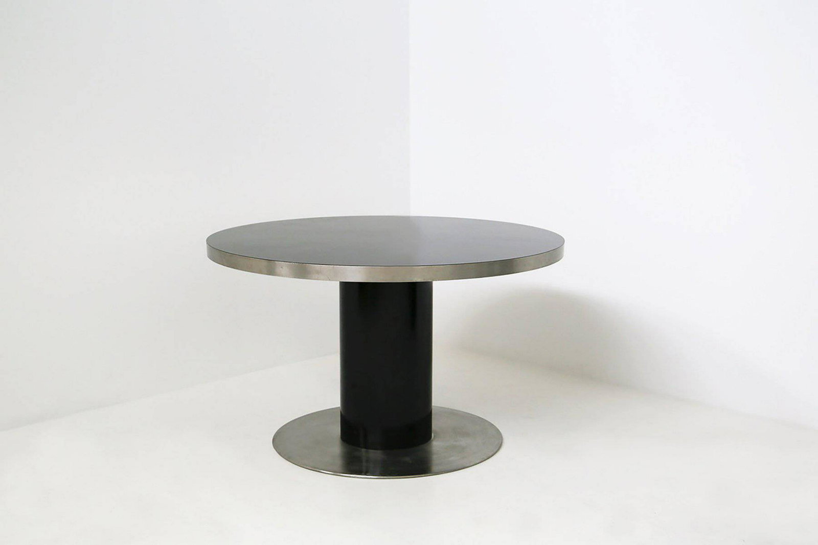 ROMEO REGA. Pedestal dining table. 1970s (1 of 5)