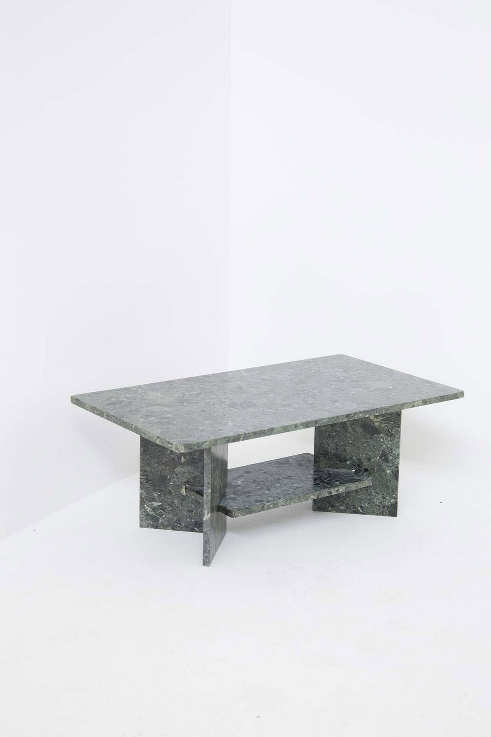 Marble coffee table. Italy. 1970s: Tavolino in marmo verde Alpi. Manifattura italiana. Anni '70. Mis. Lung. cm. 99 Alt. cm. 39 Prof. cm. 55 ca. Val. 800/1000