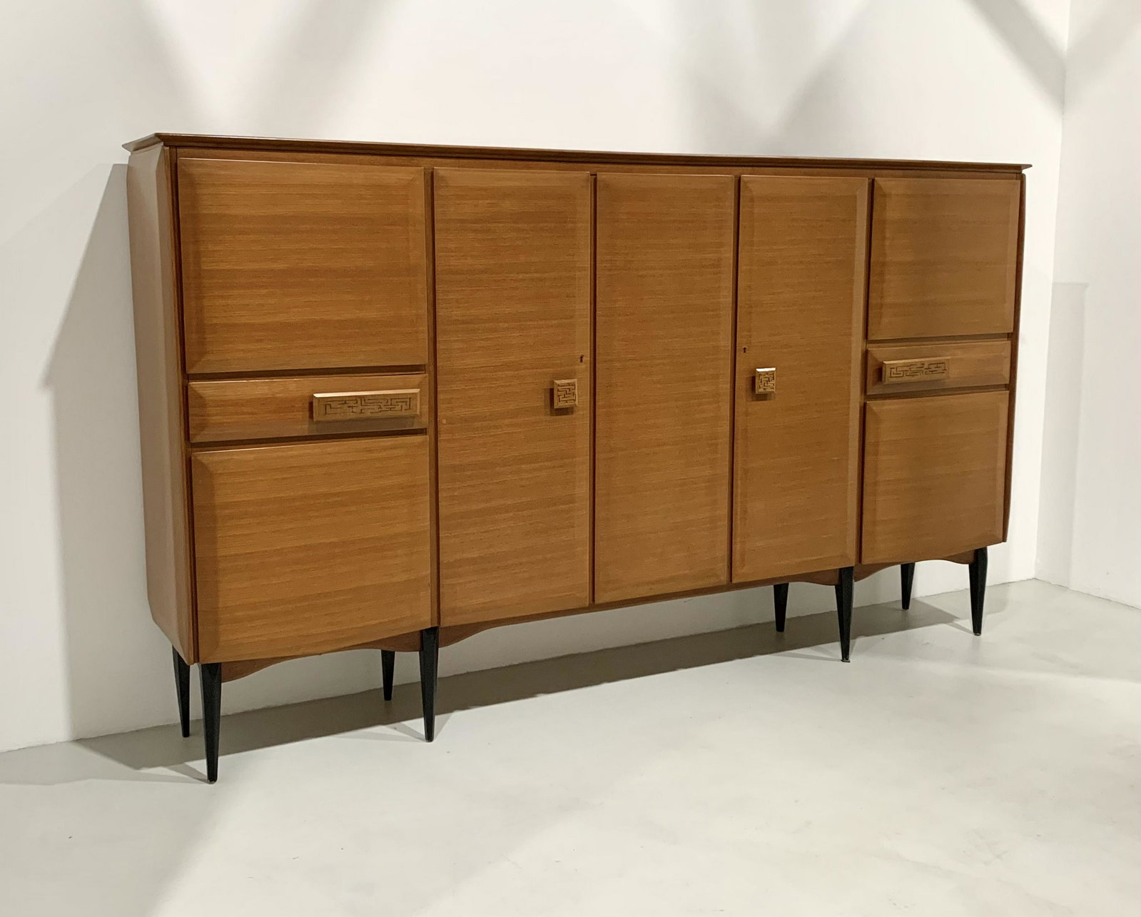 LA PERMANENTE MOBILI CANTU'. Cupboard 1960s: Credenza in teak. Produzione LA PERMANENTE MOBILI CANTU'. Anni '60 Mis. Lung. cm. 246 Alt. cm. 142 Prof. cm. 42 ca. Val. 2000/3000