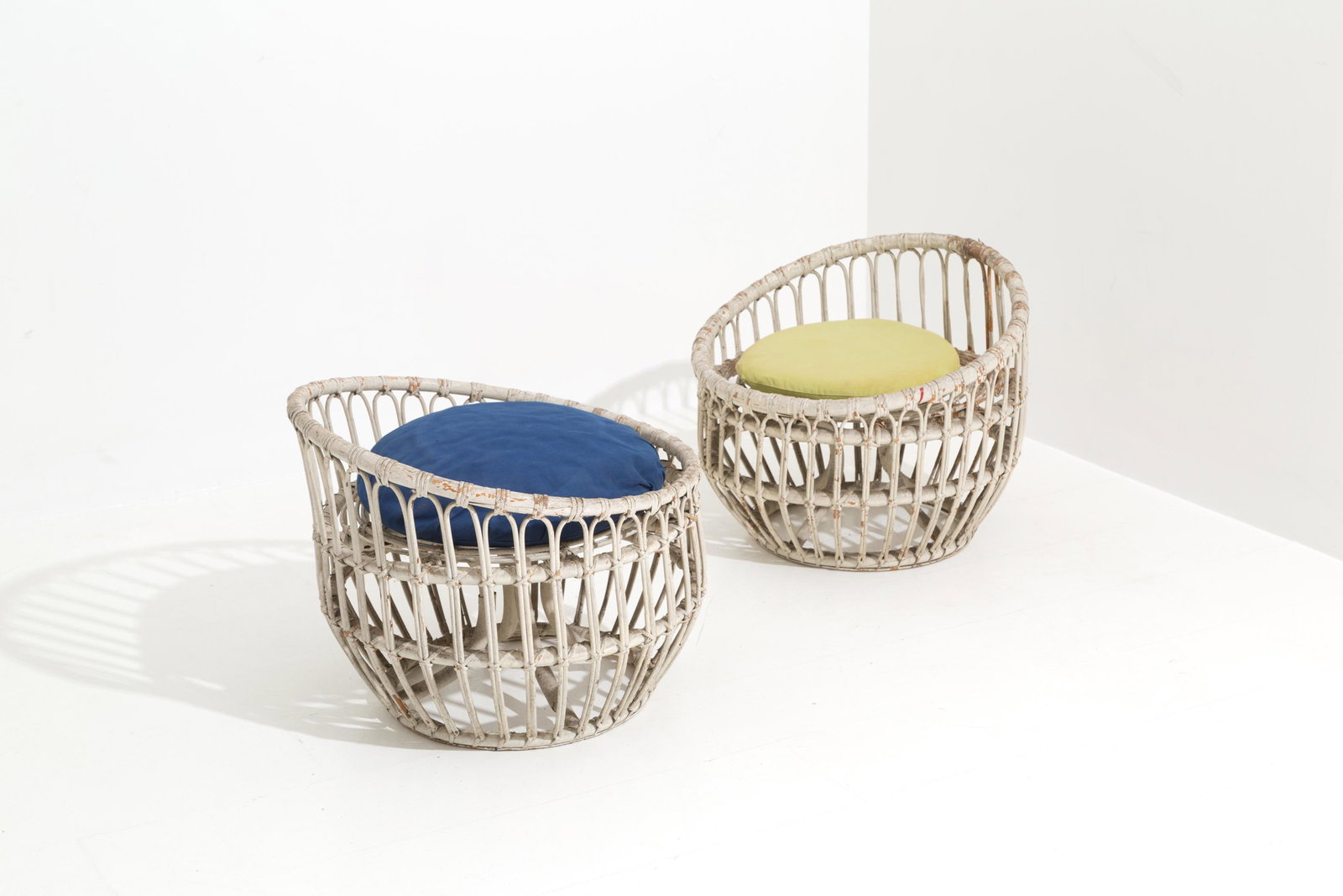 FRANCO ALBINI. Poufs for Margherita armchairs. BONACINA (1 of 2)