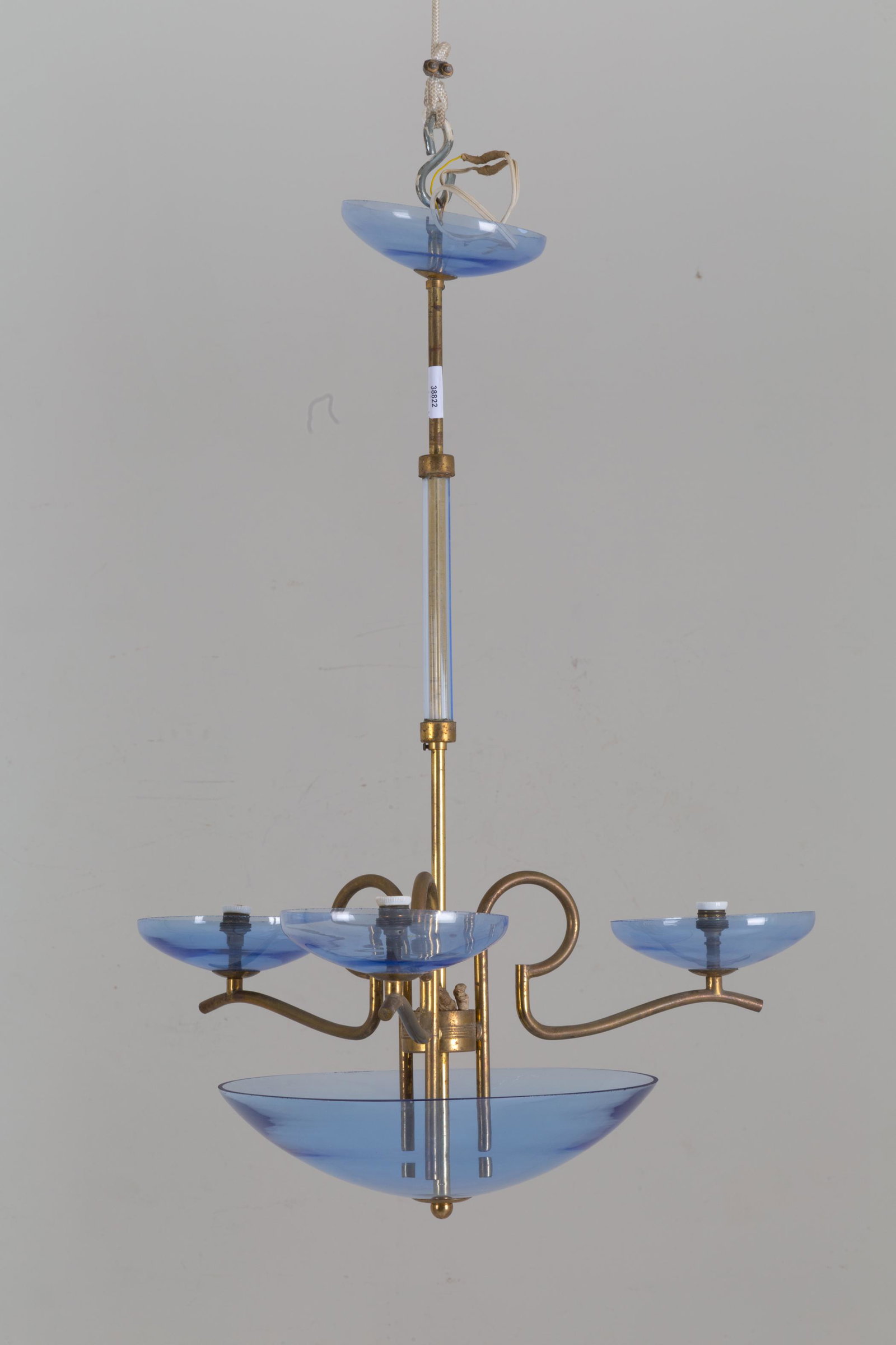 Chandelier in brass and blue glass. Italy. '50s: Lampadario in ottone e vetro azzurro. Manifattura italiana. Anni '50. Mis. Alt. cm. 75 Diam. cm. 50 ca. Val. 300/400