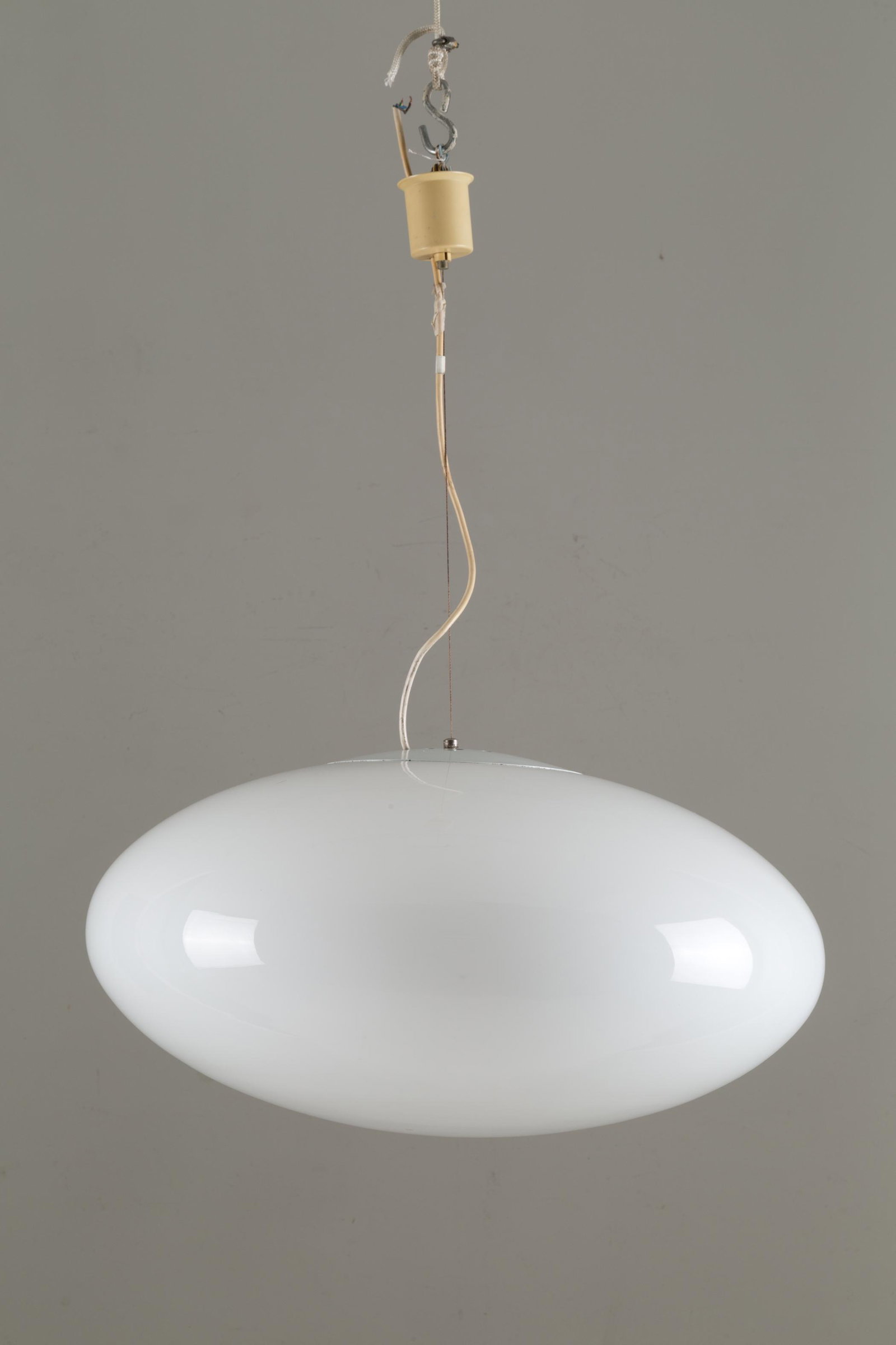 STILNOVO. Glass chandelier. '50s: Lampadario in vetro. Produzione STILNOVO. Anni '50. Mis. Alt. cm. 90 Diam. cm. 60 ca. Val. 400/500