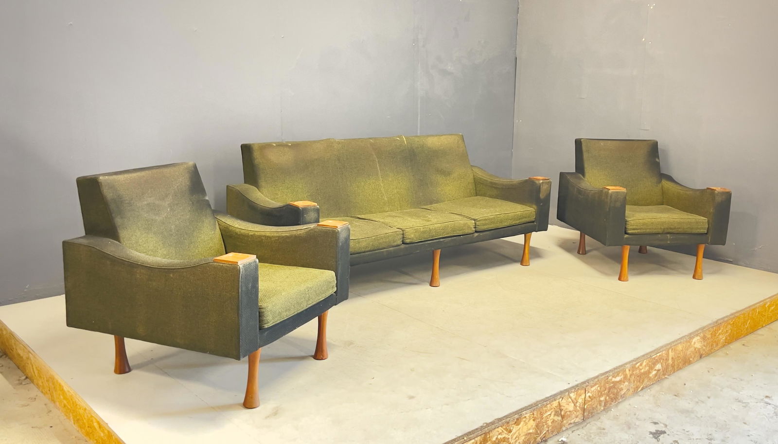 ANGELO MANGIAROTTI. Set sofa and two armchairs (1 of 5)