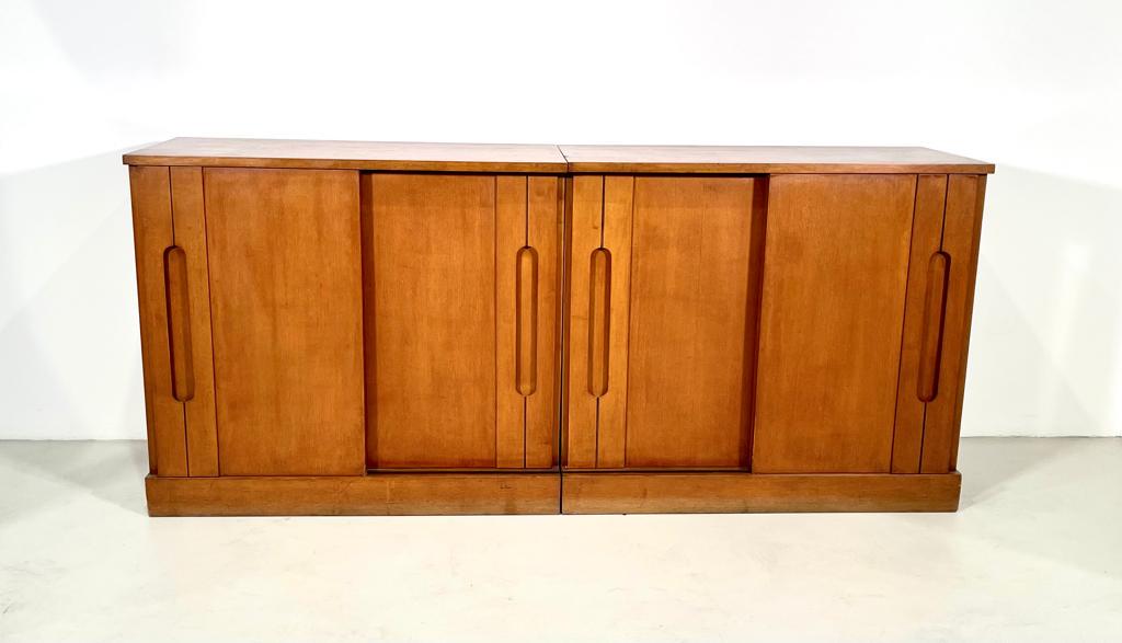 ACHILLI, BRIDIGINI & CANELLA. Sideboard. RUSCONI: MICHELE ACHILLI (Milano, 1930), DANIELE BRIGIDINI e GUIDO CANELLA (Bucarest, 1931 - Milano, 2009) per RUSCONI. Cabinet in noce a quattro ante. 1961. Mis. Lung. cm. 200 Alt. cm. 87 Prof. cm. 49.5 ca. V