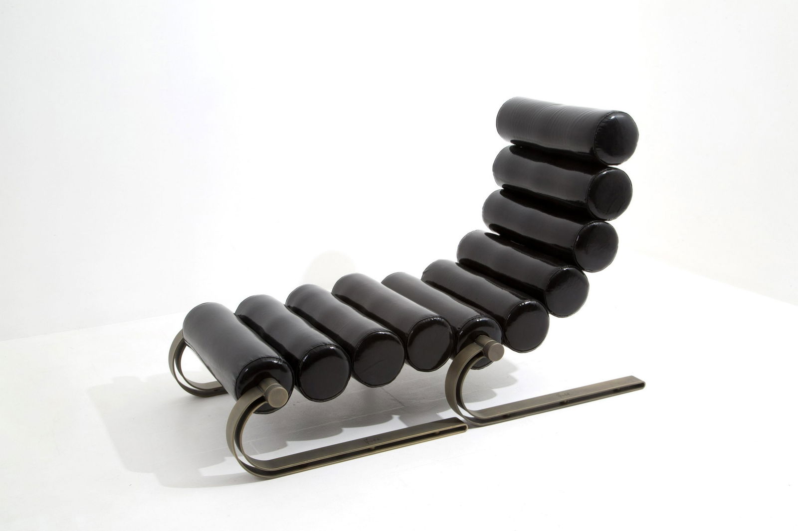 MARZIO CECCHI. Hanging armchair with footrest: Hanging armchair with footrest in glossy black vinyl and nickel-plated steel. Signed on the support. 1970s. Mis. armchair 95x75x80 cm approx. Mis. pouf 36x78x80?approx. Poltrona sospesa con poggiapied