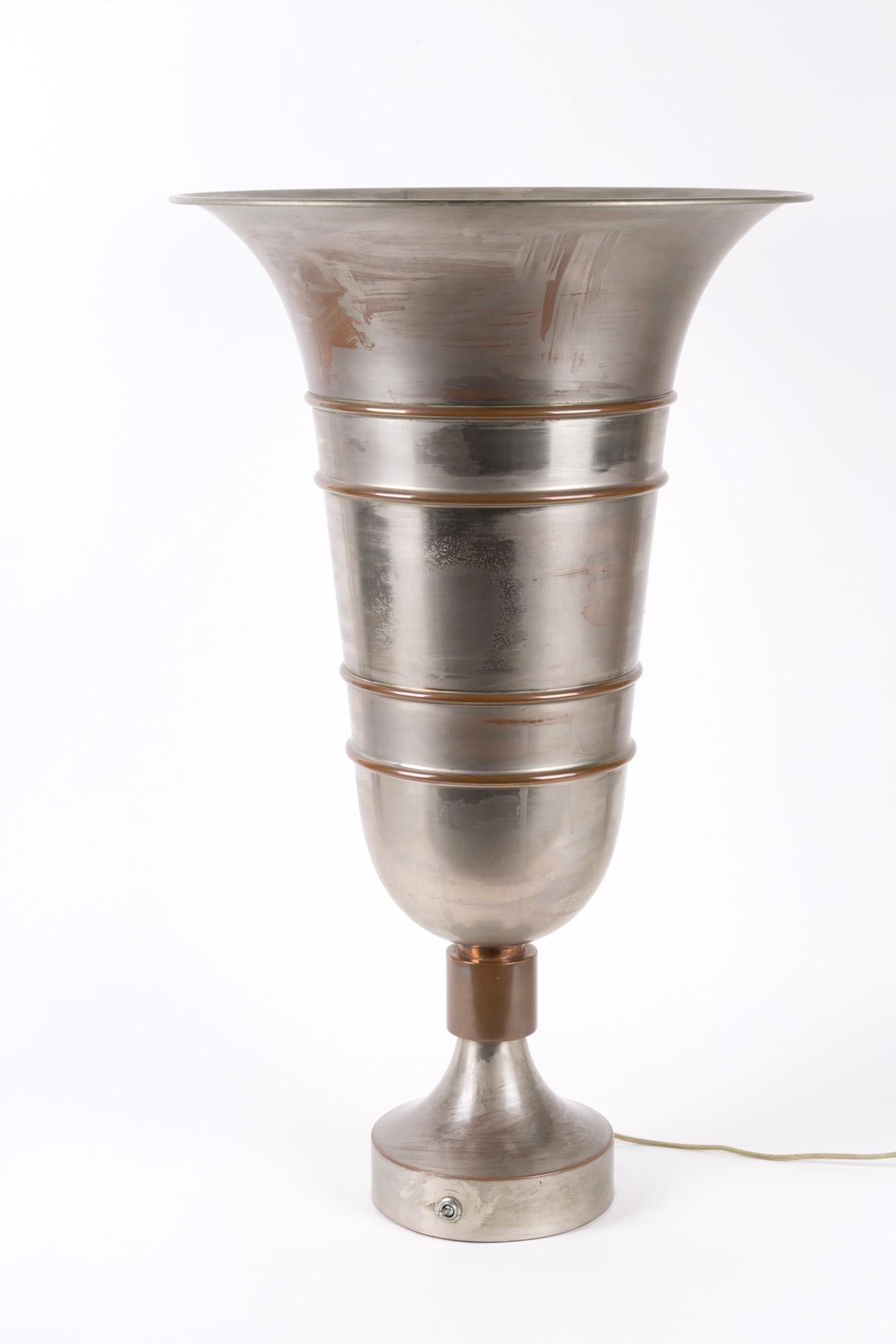 Deco lamp: Deco trumpet lamp in chromed and burnished steel. Italian manufacture. 1930s. Height approx. 65 cm. Lampada deco a tromba in acciaio cromato e brunito. Manifattura italiana. Anni '30. Alt. 65 cm ca.