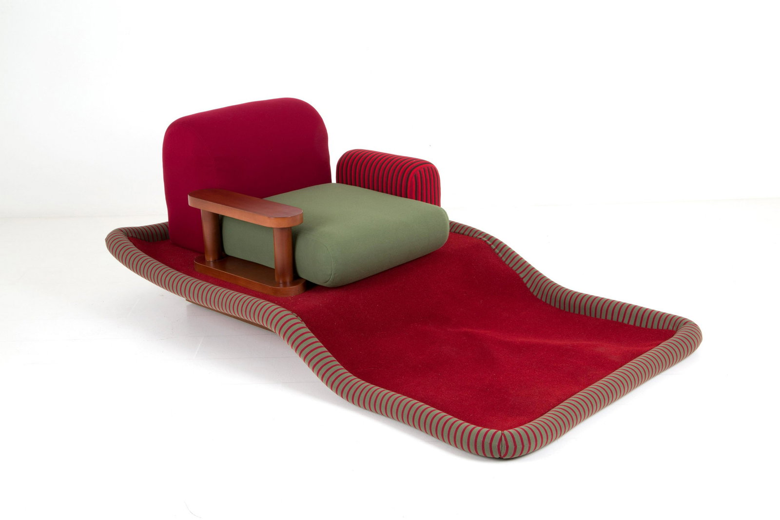 ETTORE SOTTSASS Armchair Flying Carpet for BEDDING BREVETTI: ETTORE SOTTSASS (Innsbruck 1917-Milano 2007). Armchair Flying Carpet in wood covered with a carpet with a large padded edge. Backrest, armrest and cushion in polyurethane foam covered with colored fa