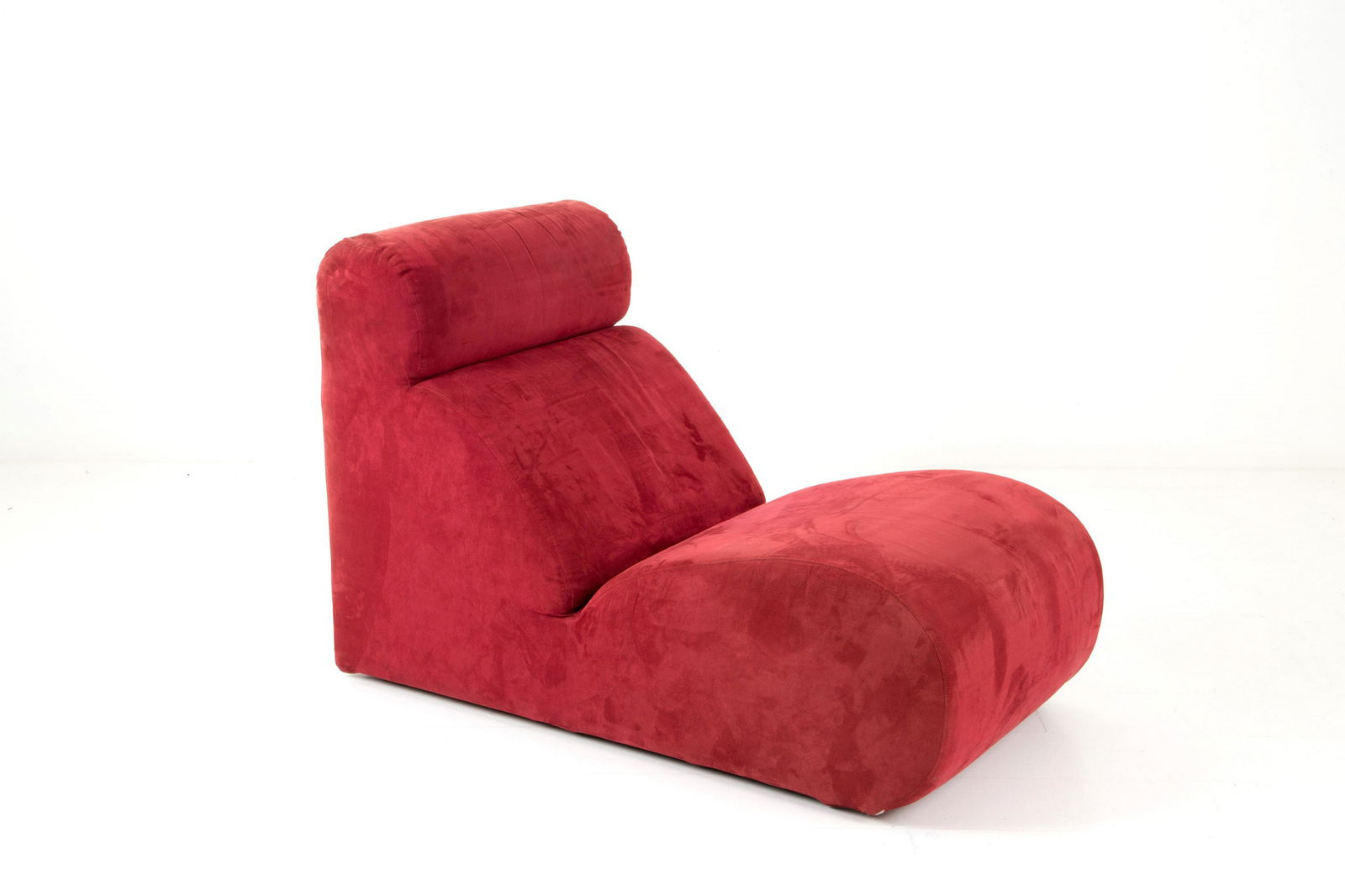 CINI BOERI (Attr.) Boborelax for ARFLEX: CINI BOERI (Attr.) (Milano 1924-2020). Boborelax chaise longue in burgundy alcantara. ARFLEX production. 60's. 84x120x67cm approx. CINI BOERI (Attr.) (Milano 1924-2020). Chaise longue Boborelax in alc
