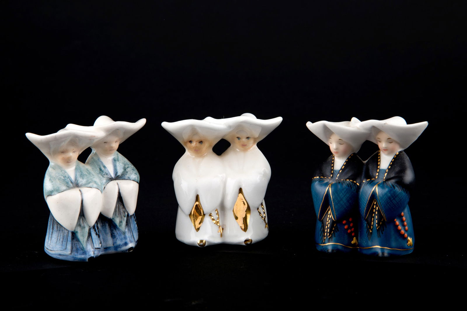 Three pairs of nuns. LENCI (1 of 3)