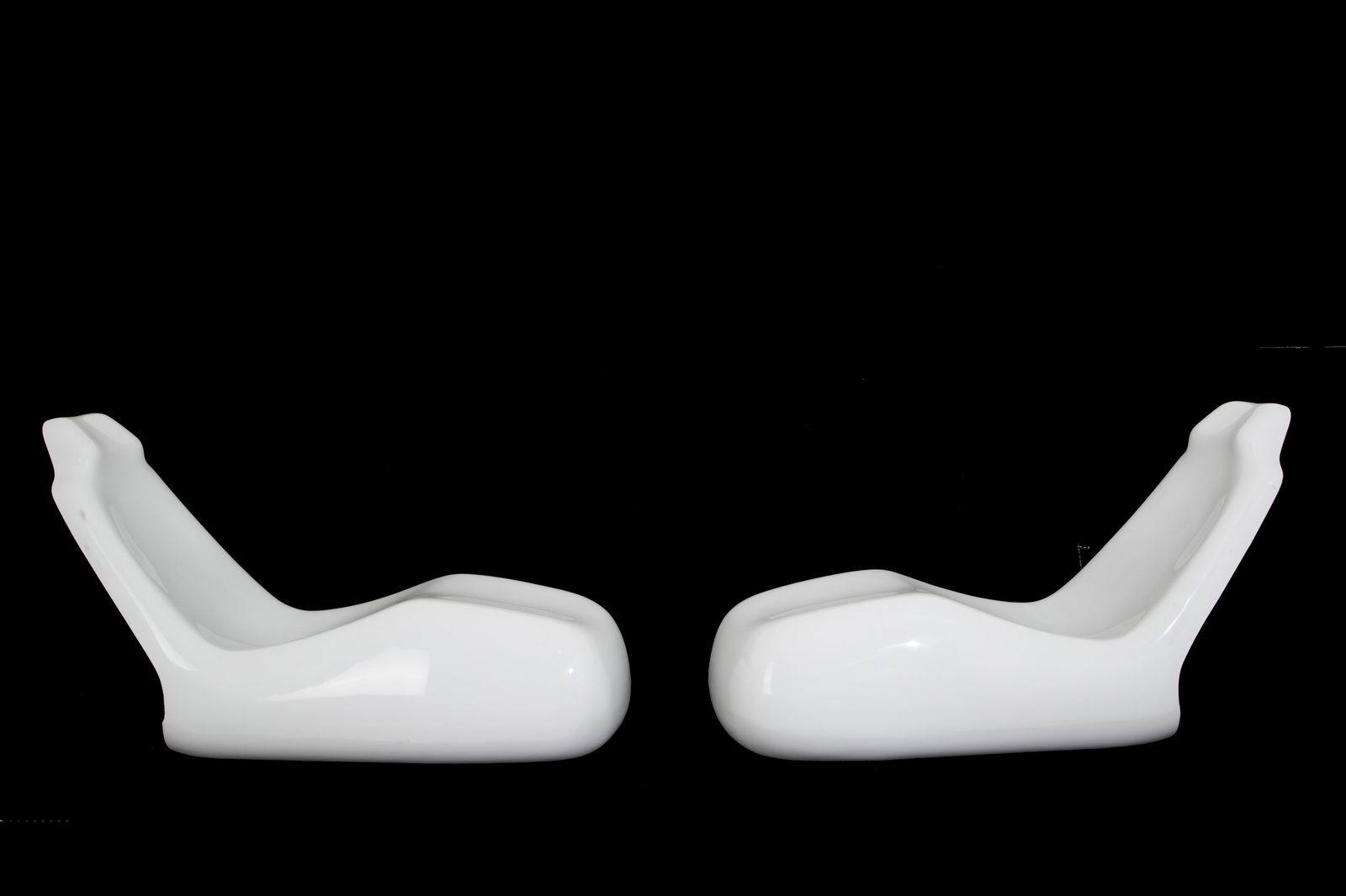 ALBERTO ROSSELLI. Pair of Moby Dick chaise longues for SAPORITI: ALBERTO ROSSELLI (Palermo 1921-Milano 1976). Pair of Moby Dick chaise longues in fiberglass. SAPORITI production. 1970s. 82x58x153 cm approx. ALBERTO ROSSELLI (Palermo 1921-Milano 1976). Coppia di cha