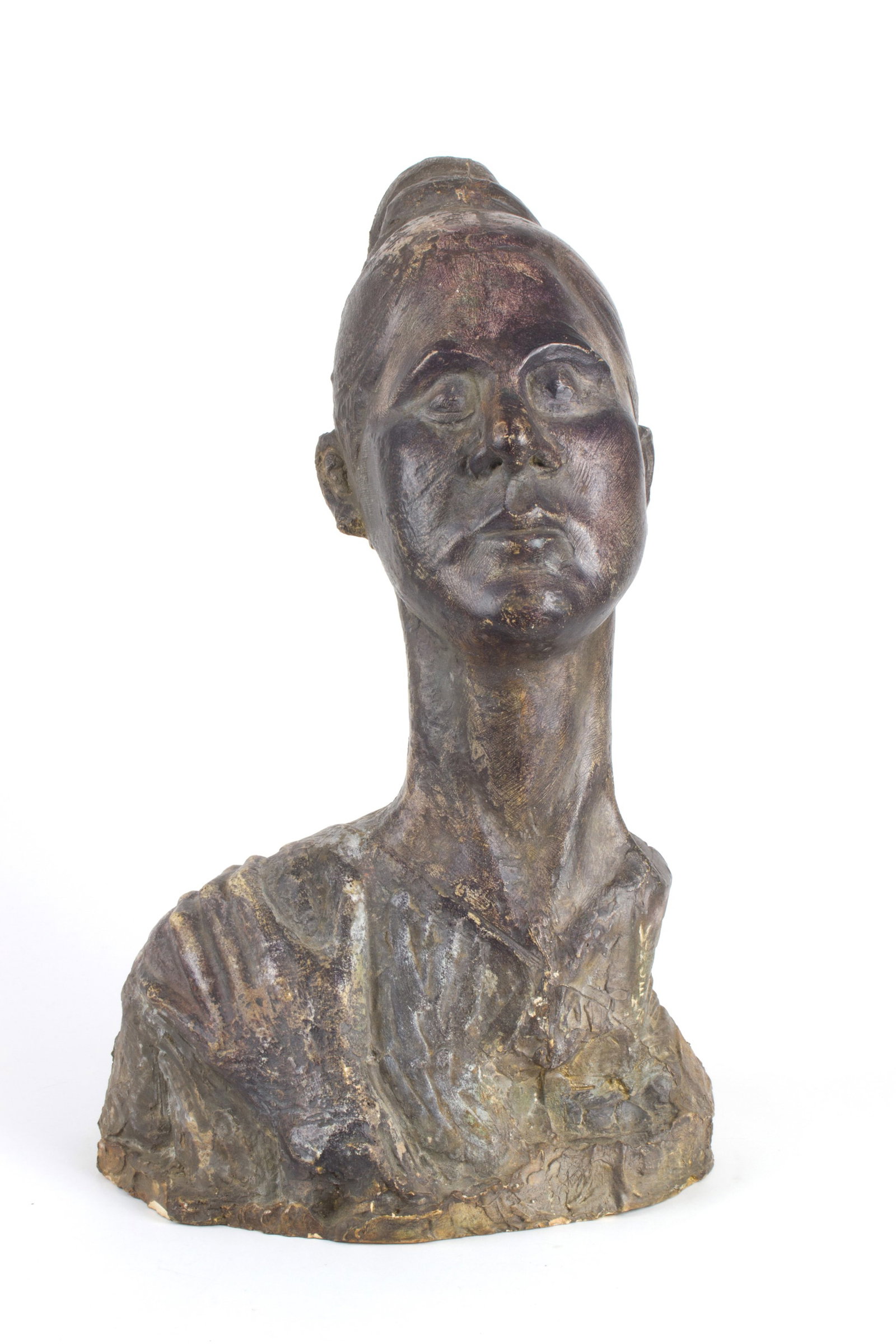 Sculpture "BUST OF A WOMAN": Terracotta sculpture with faux bronze patination depicting "BUST OF A WOMAN". Signed VINCENZO bottom right. 20th century. Slight defects.? Height approx. 50 cm Scultura in terracotta patinata a finto 
