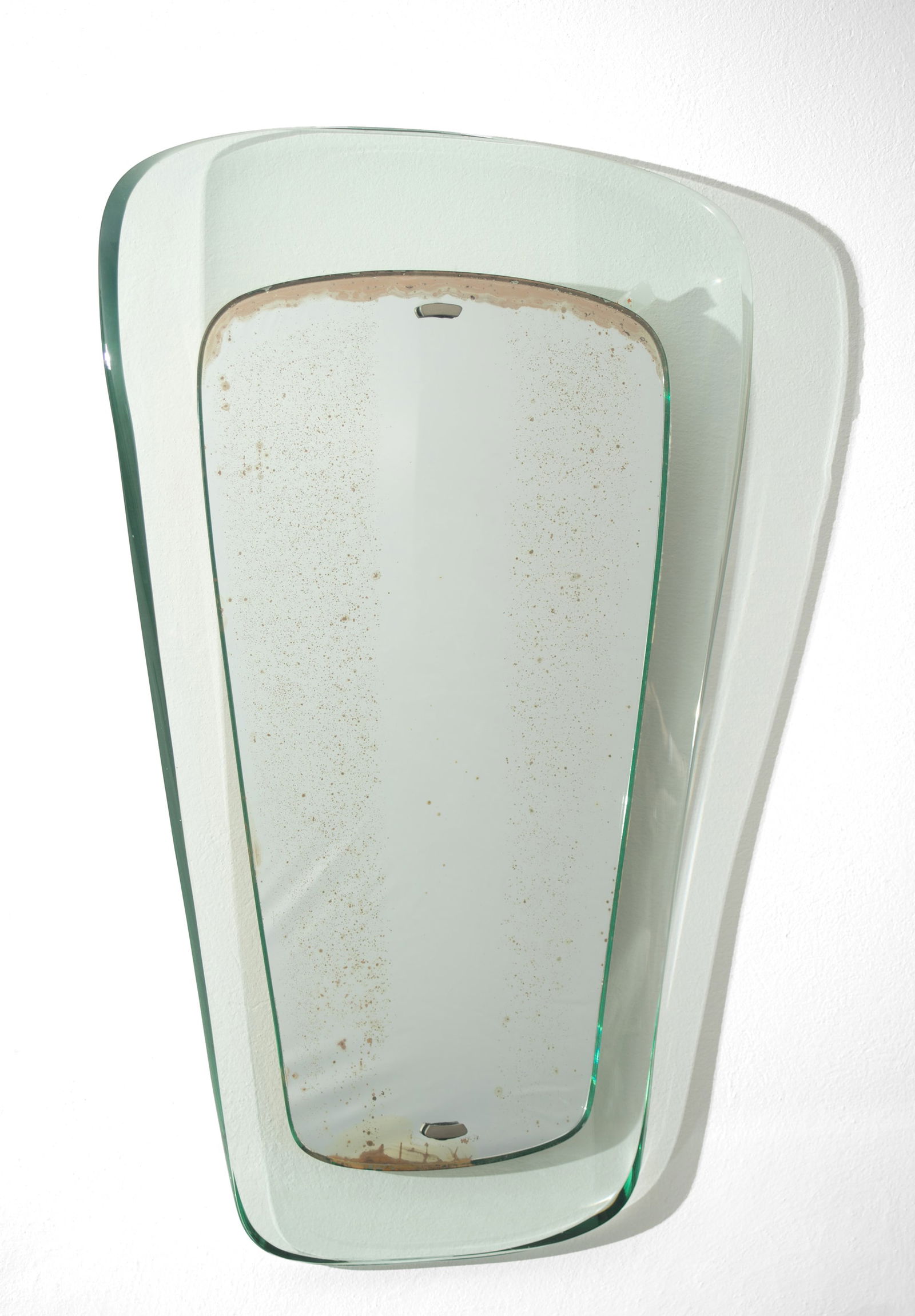 MAX INGRAND. Mirror for FONTANA ARTE: MAX INGRAND (Bressuire 1908-Parigi 1969). Mirror in glass and steel. FONTANA ARTE production. 60's. Defects and signs of wear over time. 91x53.5x9 cm approx. MAX INGRAND (Bressuire 1908-Parigi 1969).