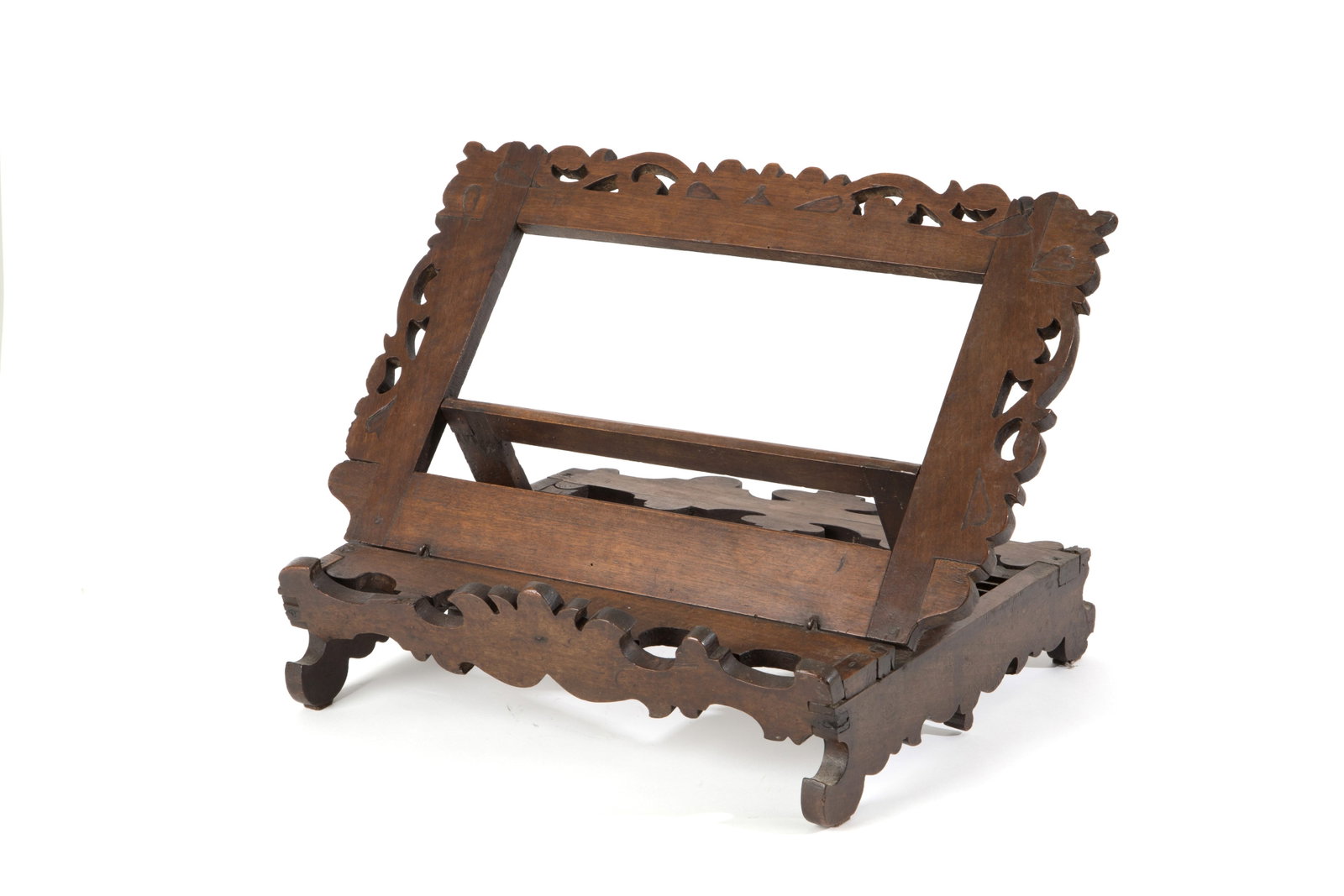 Ancient lectern: Ancient perforated wooden lectern. Tuscany.? 10x39x50 cm approx. Antico leggio in legno traforato. Toscana.? 10x39x50 cm ca.