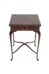 Handkerchief game table: Handkerchief game table in mahogany wood with rotating top. England. 19th century.? 78x56x56 cm approx. Tavolino da gioco a fazzoletto in legno di mogano con piano rotante. Inghilterra. XIX secolo.?