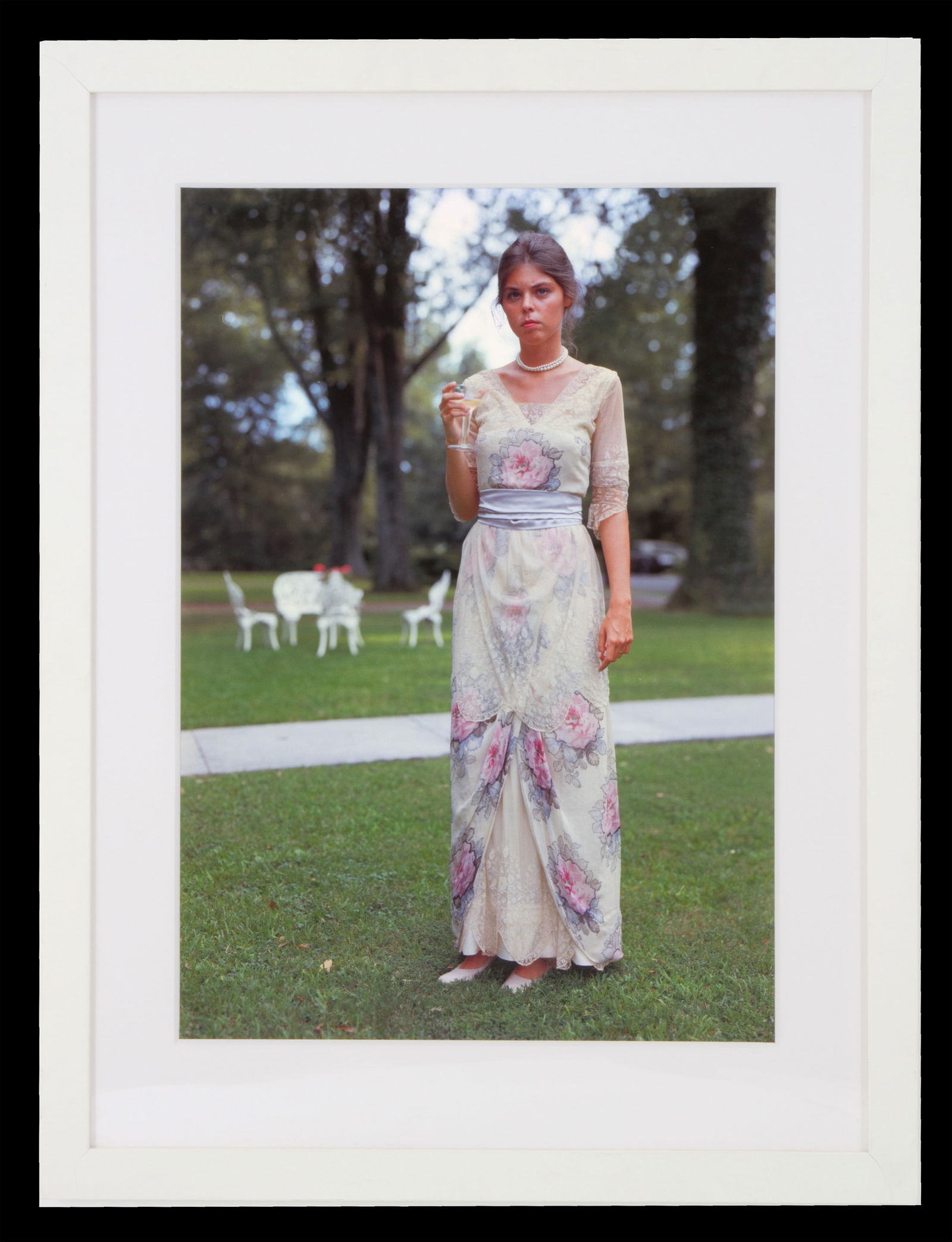 WILLIAM EGGLESTON. "UNTITLED, 1973": WILLIAM EGGLESTON (Tennessee 1939). Pigment print, printed in 2007,?"UNTITLED, 1973". Signature in pen on the margin; stamp with embossed signature and copy number "1/10" in pen on the back. 69x47 cm