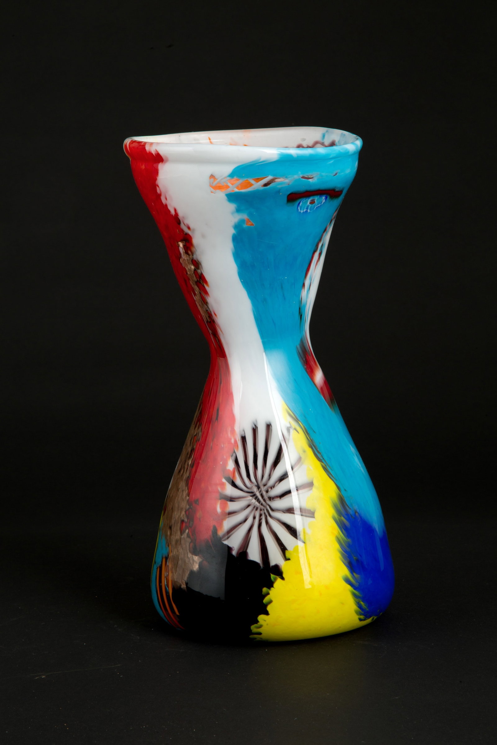 DINO MARTENS. Vase mod. Gertrude for AURELIANO TOSO: DINO MARTENS (Venezia 1894-1970). Gertrude model vase in polychrome blown glass with murrine. Oriente series. Production Vetreria AURELIANO TOSO. With manufacturer's label on the bottom. 30x15cm appro