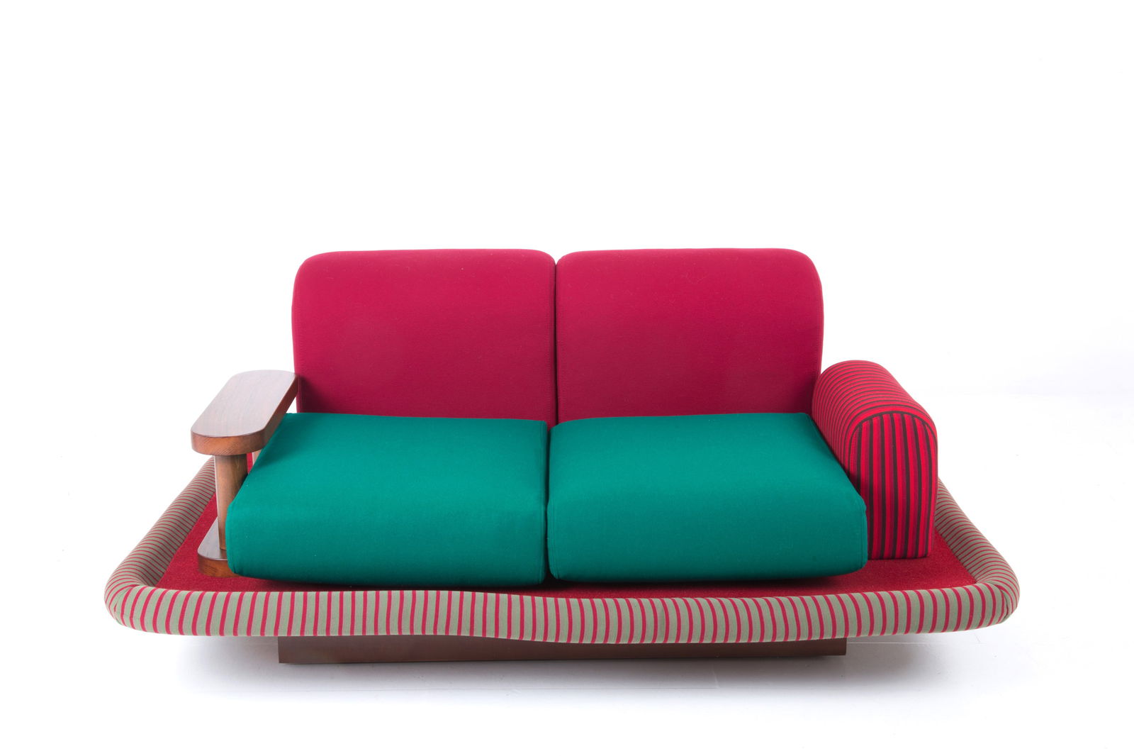 ETTORE SOTTSASS. Tappeto Volante Sofa for BEDDING BREVETTI: ETTORE SOTTSASS (Innsbruck 1917-Milano 2007). Two-seater sofa, Tappeto Volante model, in wood and expanded polyurethane with red and green fabric covering. Side table in solid walnut. BEDDING BREVETTI