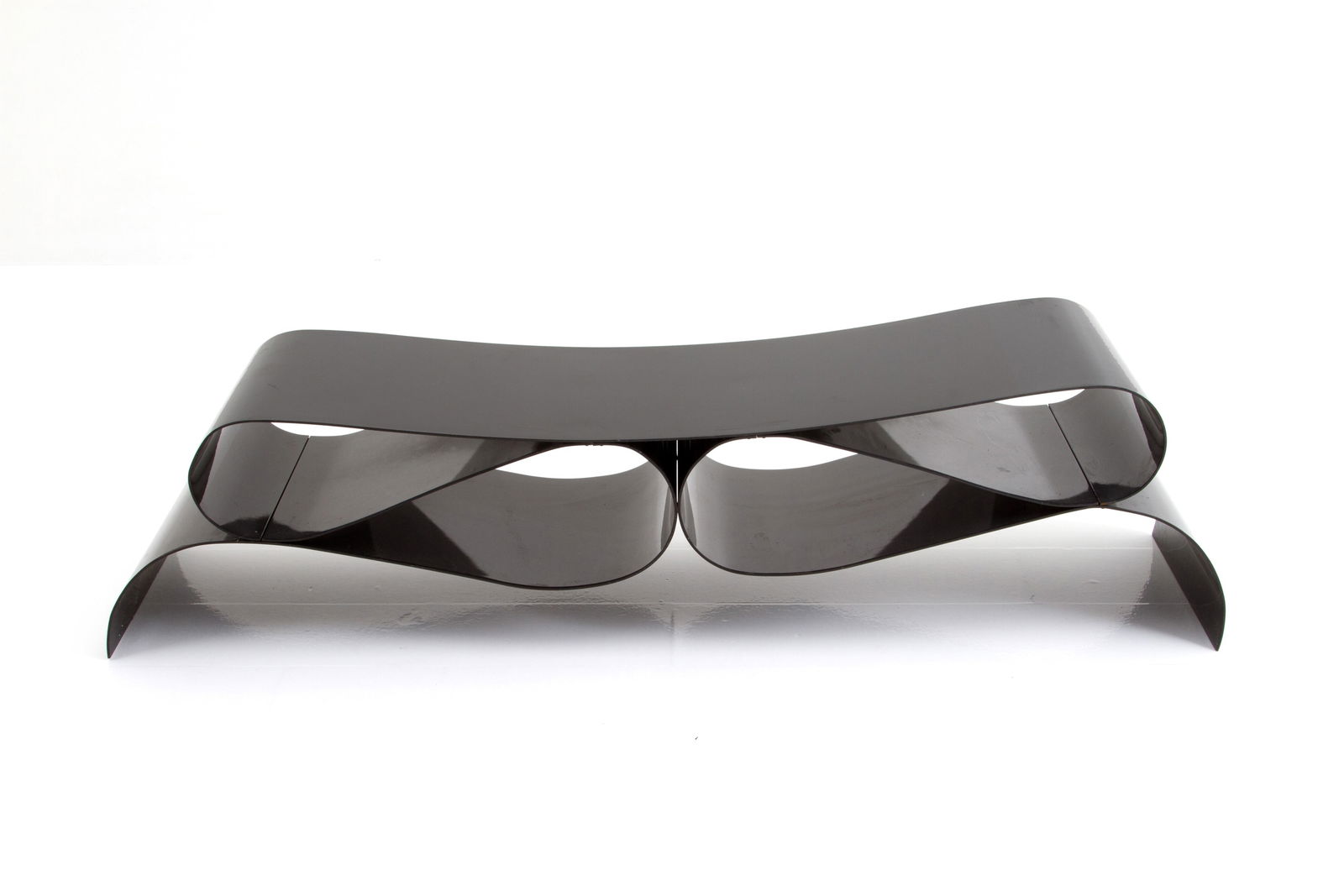 AGENORE FABBRI. Nastro di Gala bench for TECNO: AGENORE FABBRI (Pistoia 1911-Savona 1998). Nastro di Gala bench in painted metal. ABV collection. TECNO production. 90's. Signs of wear over time. 36x158x40 cm approx. AGENORE FABBRI (Pistoia 1911-Sav