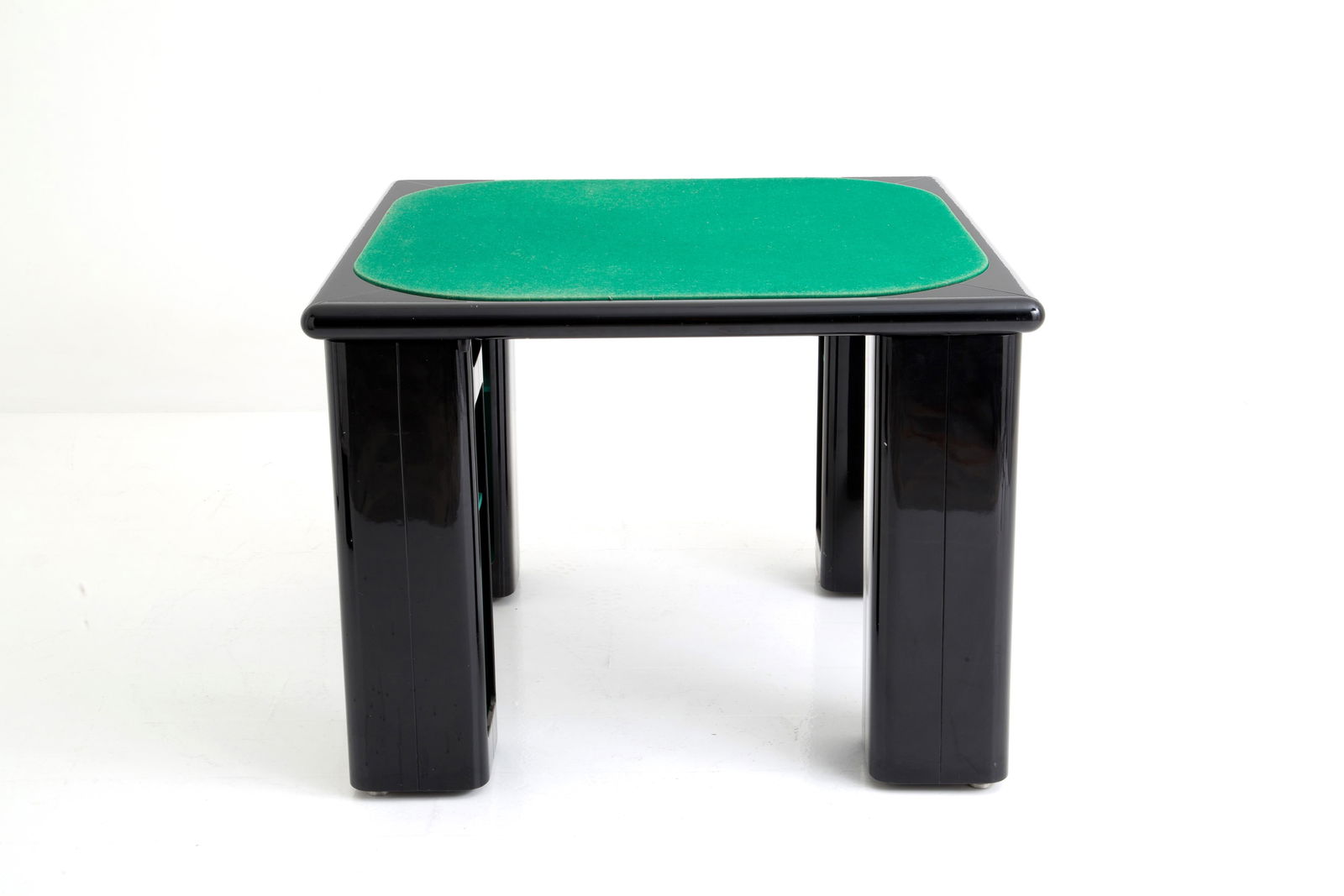 PIERLUIGI MOLINARI. Game table for POZZI: PIERLUIGI MOLINARI (Milano 1938). Game table with rotating legs with shelves. POZZI production. 70's. Defects.Table dimensions open: approx. 75x122x122 cm. 75x102x102 cm approx. PIERLUIGI MOLINARI (Mi