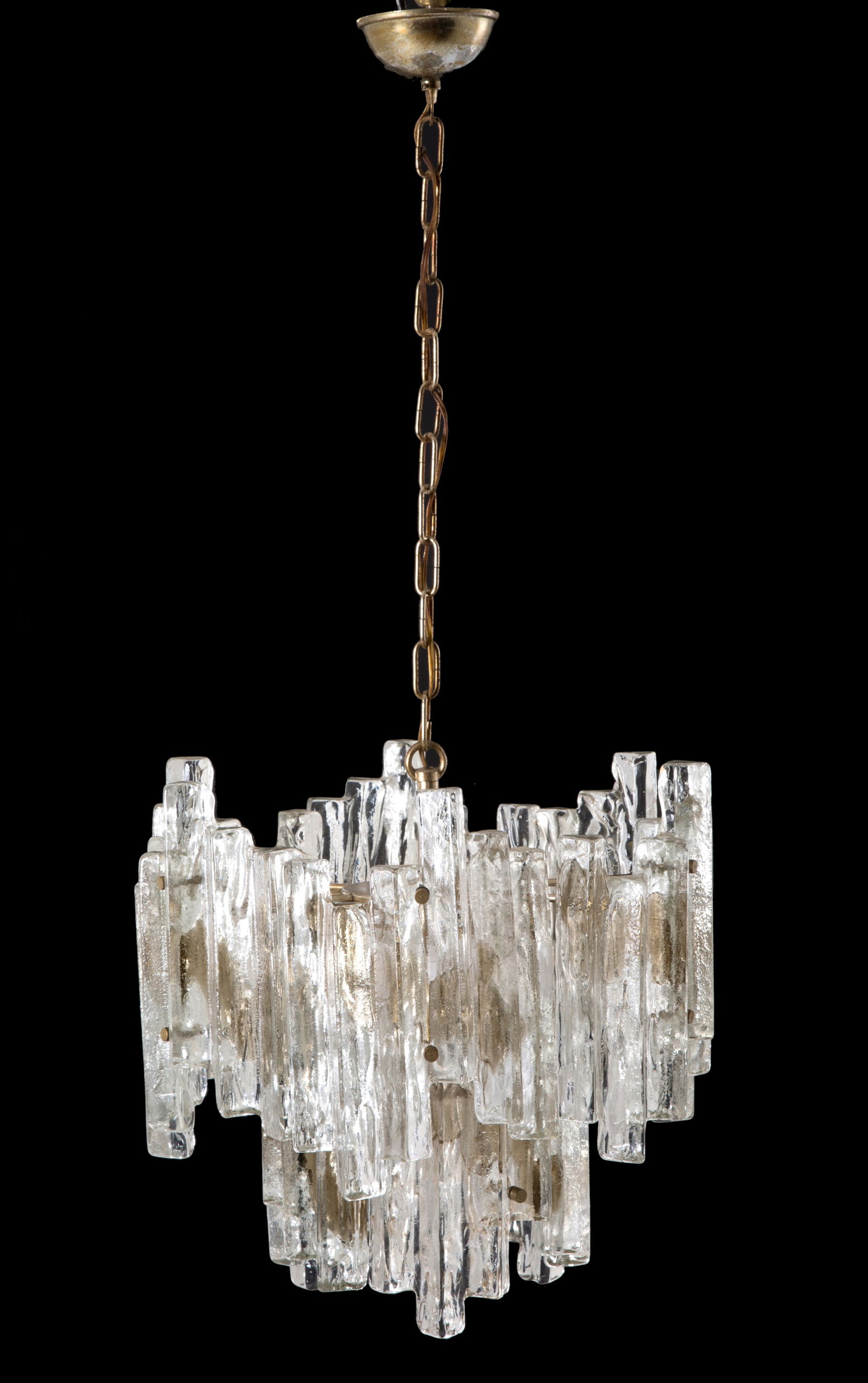 JULIUS THEODOR KALMAR. Chandelier for KALMAR FRANKEN KG: JULIUS THEODOR KALMAR (Vienna 1884-1968). Murano ice glass chandelier. Manufactured by KALMAR FRANKEN KG. 1970s. 45x45 cm approx. JULIUS THEODOR KALMAR (Vienna 1884-1968). Lampadario in vetro ghiaccio