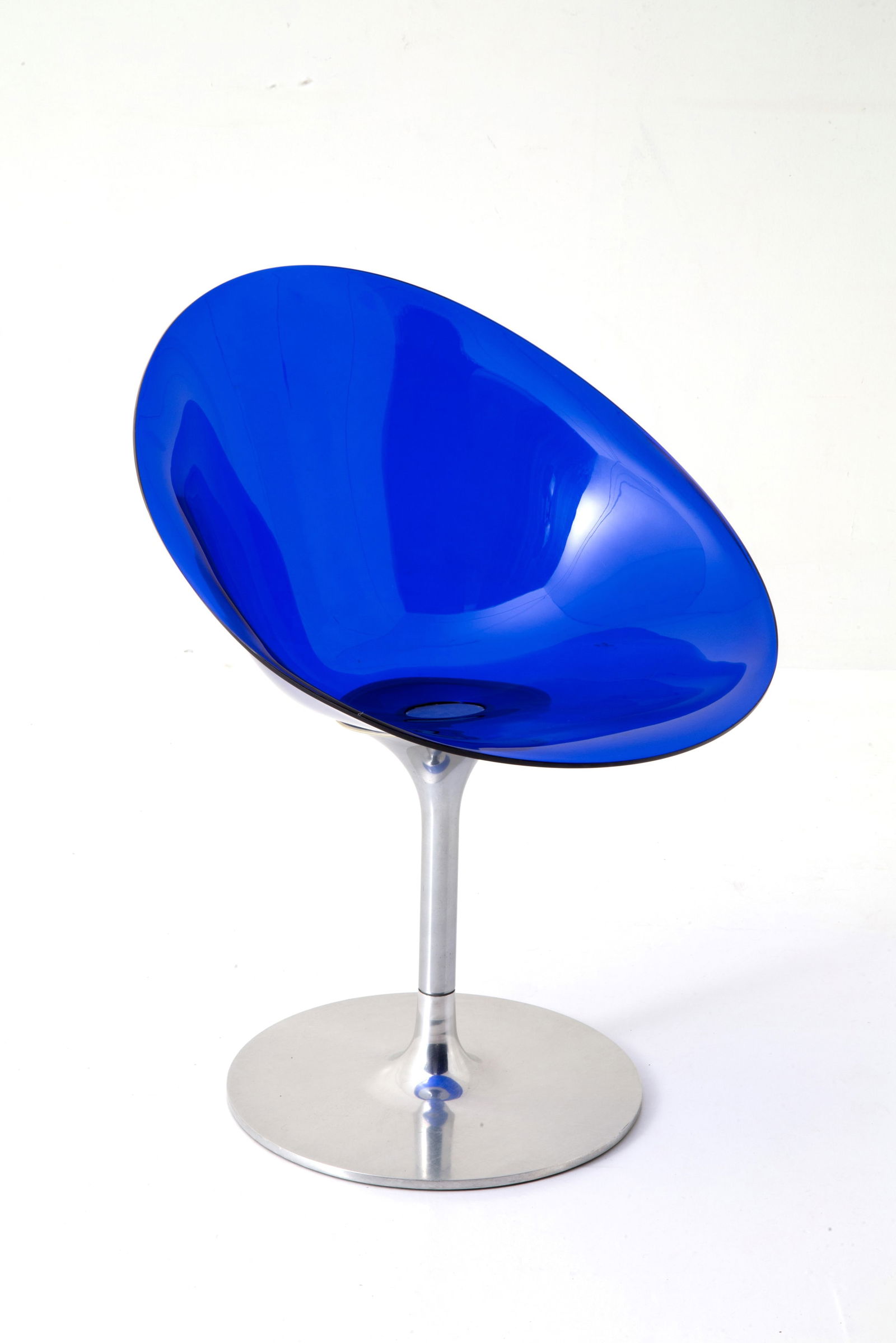PHILIPPE STARCK. Eros chair for KARTELL: PHILIPPE STARCK (Parigi 1949). Eros swivel chair in steel and plastic material. Made by KARTELL. With manufacturer's brand on the back. 1990s. Signs of wear and tear. 80x61x63 cm approx. PHILIPPE STAR