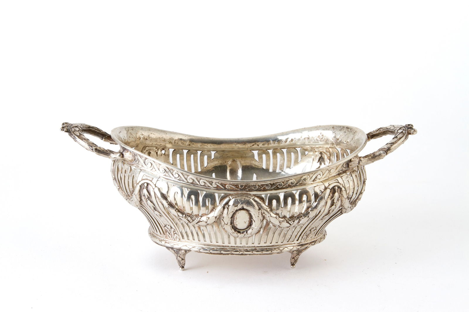 Silver basket (1 of 4)