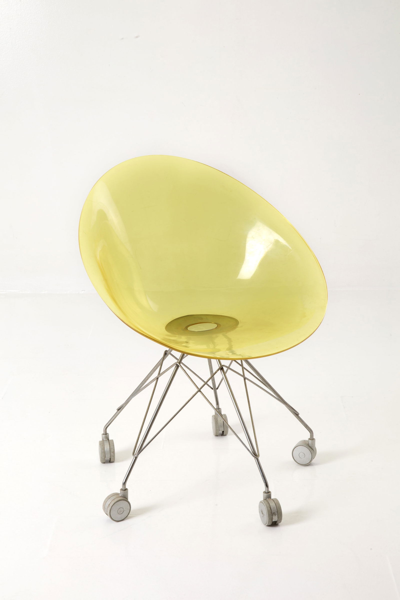 PHILIPPE STARCK. Eros Chair for Kartell and S+ARCK: PHILIPPE STARCK (Parigi 1949). Eros swivel chair in steel and plastic material. Made by KARTELL and S+ARCK. With manufacturer's brands on the bottom. 1990s. Signs of wear and tear. 83x62x60 cm approx.
