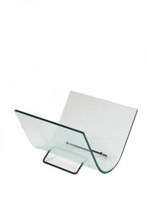Glass magazine rack. FIAM: Magazine rack in curved glass and black painted iron. Produced by FIAM, Pesaro, Italy. With manufacturer's label. Defects. 26x39.5x40 cm approx. Portarivista in vetro curvato e ferro verniciato nero.