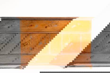Dresser: Walnut sideboard, reduced in depth. Central Italy. 17th century. Defects. 140x145x40.5 cm approx. Credenza in legno di noce ridimensionata nella profondit&#224;. Centro Italia. XVII secolo. Difetti. 1