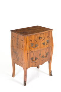 Threaded walnut cabinet: Walnut cabinet with slightly wavy front and sides, trimmed with various woods, two drawers and burnished bronze fittings. Lombardy. 19th century. Minor defects. 92x57.5x40 cm approx. Mobiletto lieveme