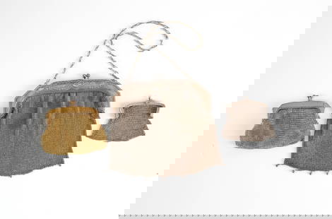 Three silver handbags: Three handbags, two in silver and one in gilded silver, approximately 400 g in total. 19th century. Minor defects. Tre borsette di cui due in argento e una in argento dorato, gr. 400 ca. complessivi.