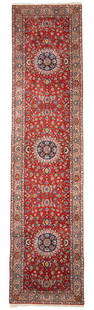 Verkana runner. China: Verkana runner. China. Late 20th century. Perfect condition. 335x82 cm approx. Passatoia Verkana. Cina. Fine XX secolo. Perfetto stato di conservazione. 335x82 cm ca.