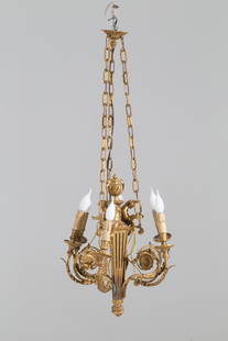 Gilded bronze chandelier: Six-arm gilded bronze chandelier decorated with cherubs. 20th century. Minor defects. Height approx. 60 cm. Lampadario sei bracci in bronzo dorato e decorato con putti. XX secolo. Lievi difetti. Alt.