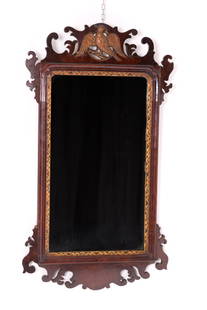 Small mahogany mirror: Small mahogany mirror with gilt edges and a pierced eagle-decorated cornice. England. 19th century. 88x50 cm approx. Piccola specchiera in mogano con profili dorati e cimasa traforata decorata con aqu