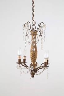 Small four-arm chandelier: Small four-arm chandelier in carved, gilded wood and iron. Genoa. Late 18th century. 50x36 cm approx. Piccolo lampadario quattro bracci&nbsp;in legno intagliato e dorato e ferro. Genova. Fine XVIII se
