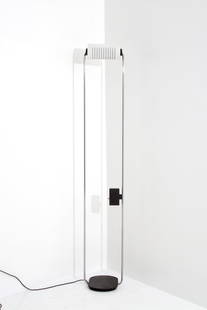Floor lamp: Halogen floor lamp in chromed steel and white enamelled metal. 190x31x30 cm approx. Piantana alogena in acciaio cromato e metallo smaltato bianco.&nbsp; 190x31x30 cm ca.