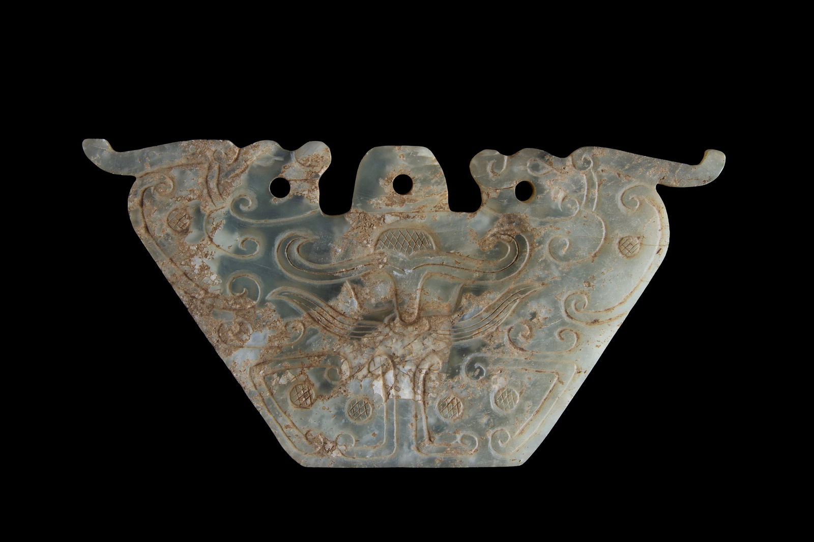 Engraved jade pendant: Engraved jade pendant. China. 7x13.5 cm approx. Pendente in giada incisa. Cina. 7x13,5 cm ca.