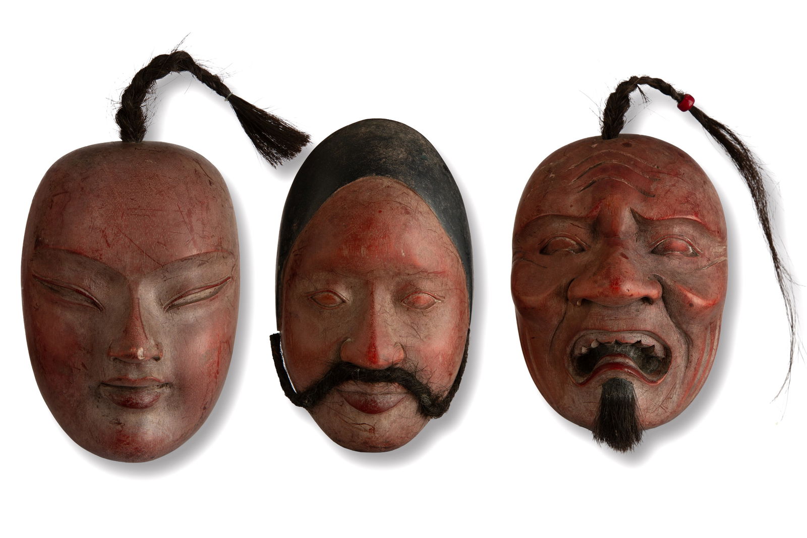 Three masks: Three oriental masks in stained wood. 19th century. 12.5x8 cm approx. Tre maschere orientali in legno tinto. XIX secolo. 12,5x8 cm ca.