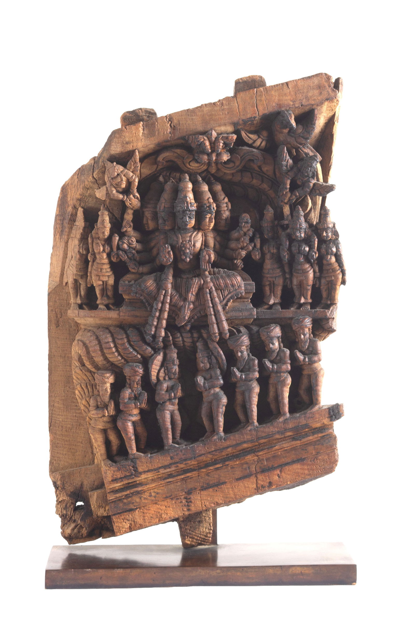 Indian panel "SHIVA (?)": Wooden panel depicting "SHIVA (?)". Wooden support. Early 19th century. Defects and minor losses. 68x43x11 cm approx. Pannello in legno raffigurante "SHIVA (?)". Supporto in legno. Inizi XIX secolo.