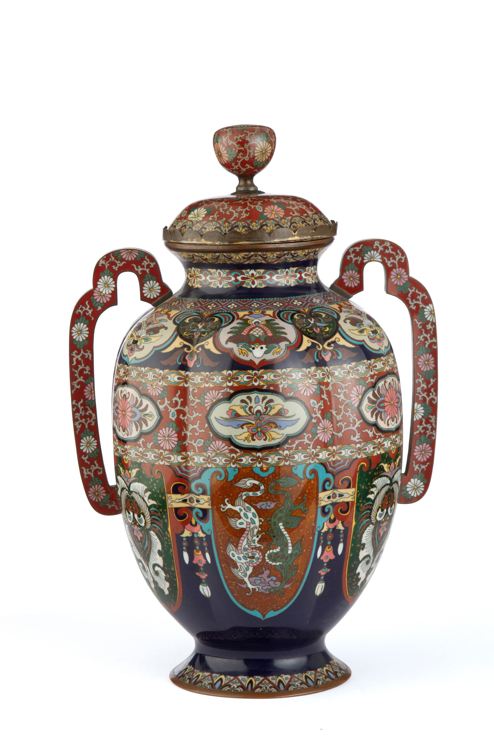 Vase with copper lid: A polylobed vase with a cloisonne' enameled copper lid. Japan. 19th century. 44x30x24 cm approx. Vaso polilobato con coperchio in rame smaltato a cloisonne'. Giappone. XIX secolo. 44x30x24 cm ca.