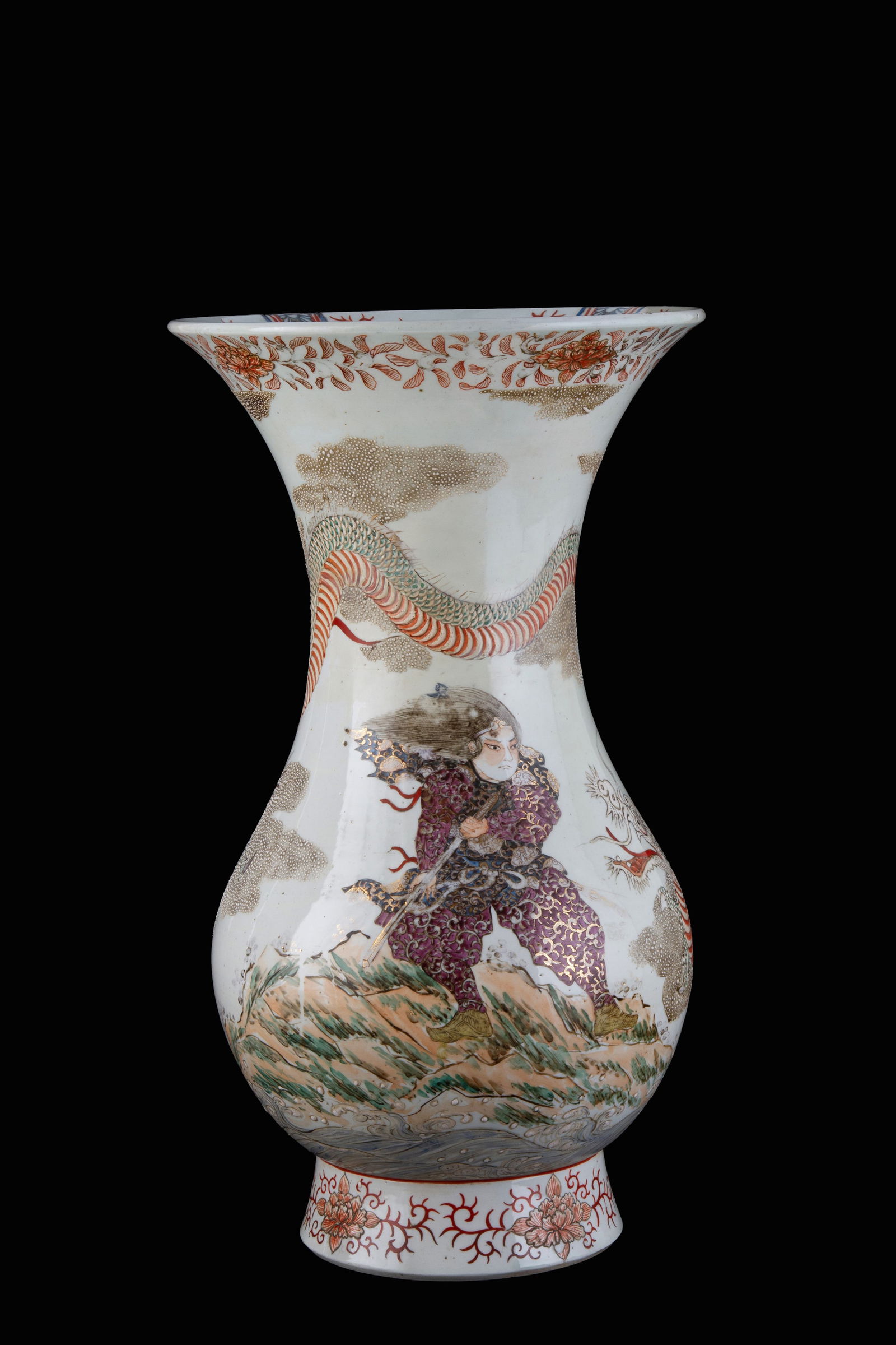 Imari vase "WARRIOR AND DRAGONS" (1 of 4)
