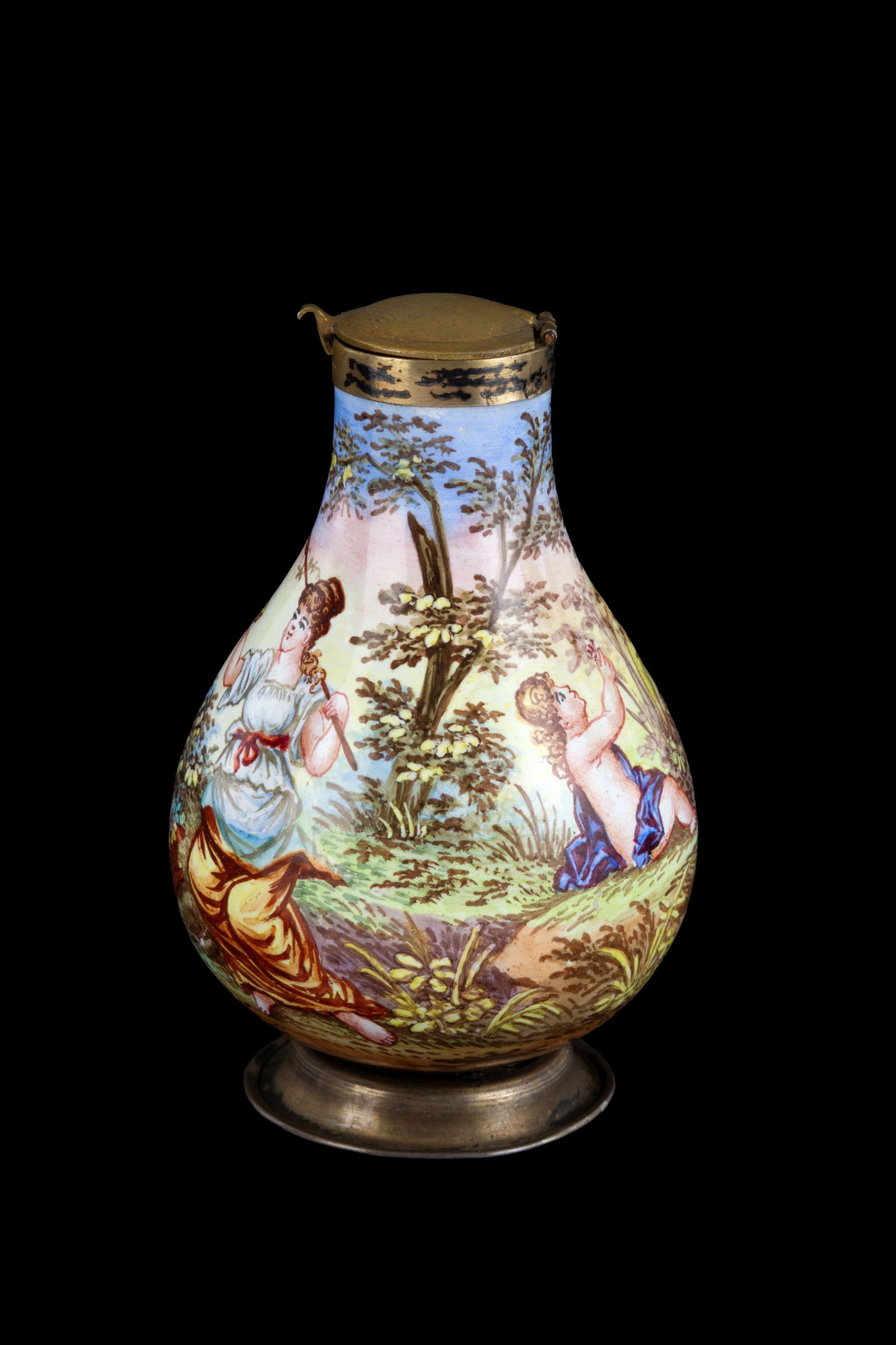 Silver and ceramic flask: Silver and enameled ceramic flask with cherubs and female figures. Hallmarks under the base. 19th century. Minor defects. Height approx. 7 cm. Fiasca in argento e ceramica smaltata con putti e figure