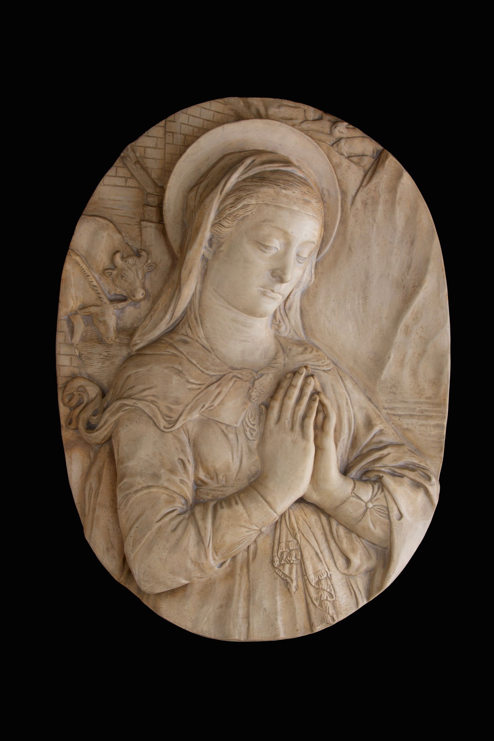 Plaque "MADONNA". DINI & CELLAI: Terra di Signa plaque depicting "MADONNA". DINI & CELLAI manufacture. Marked on the edge. Early 20th century. 61x46x8 cm approx. Placca in terra di signa raffigurante "MADONNA". Manifattura DINI &